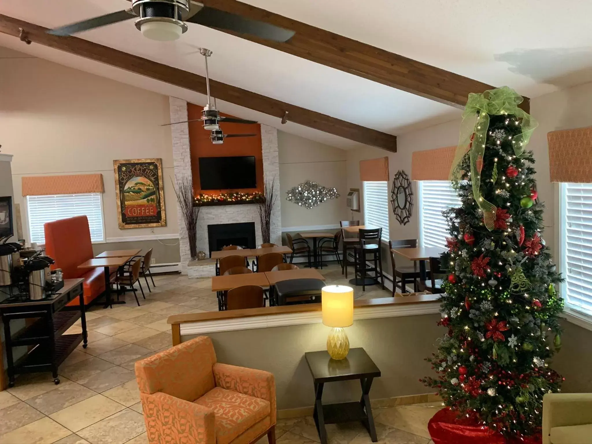 Lounge/Bar in Nichols Inn & Suites