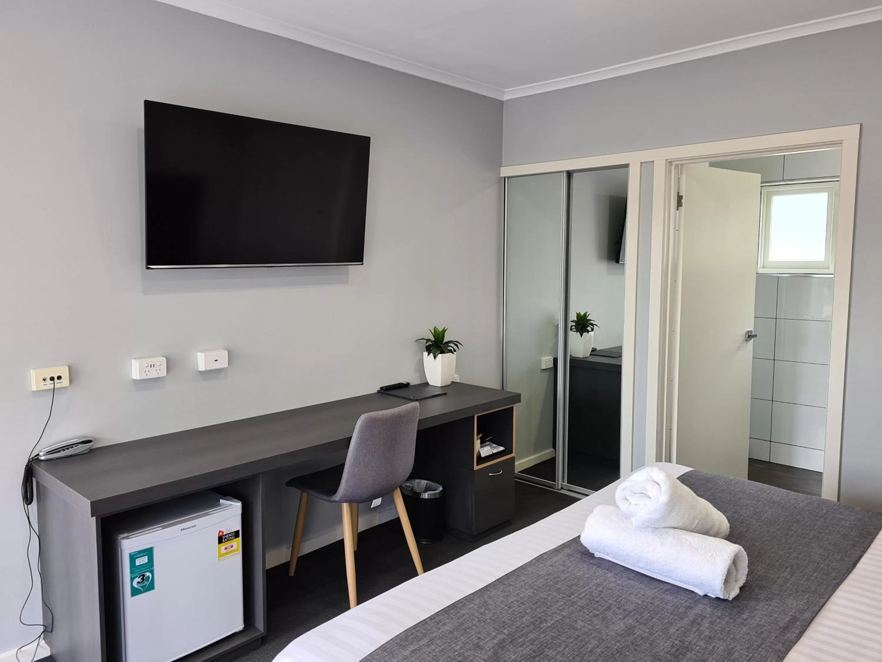 Bed in Beachway Motel