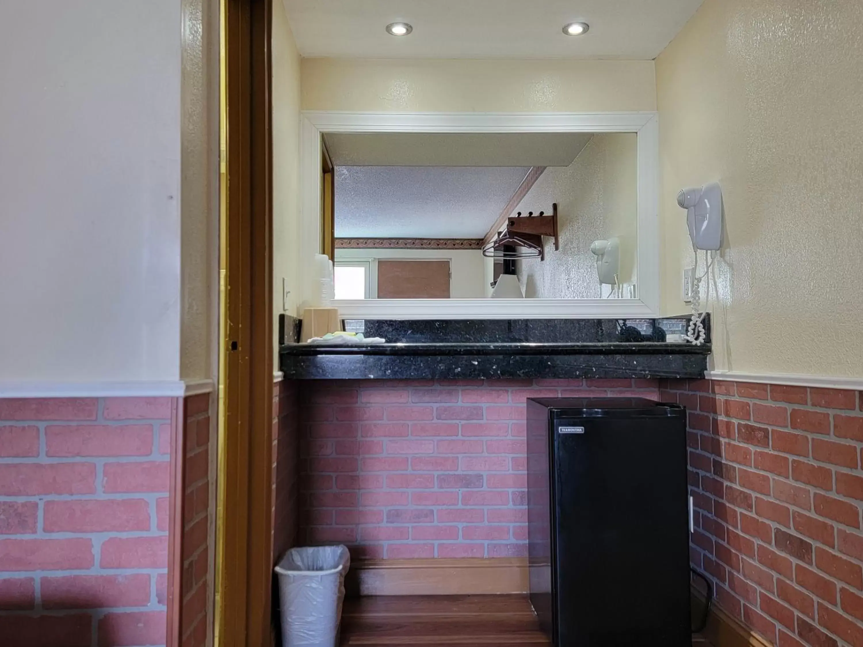 Kitchen or kitchenette, Bathroom in Eldorado Atlantic City Beach Block