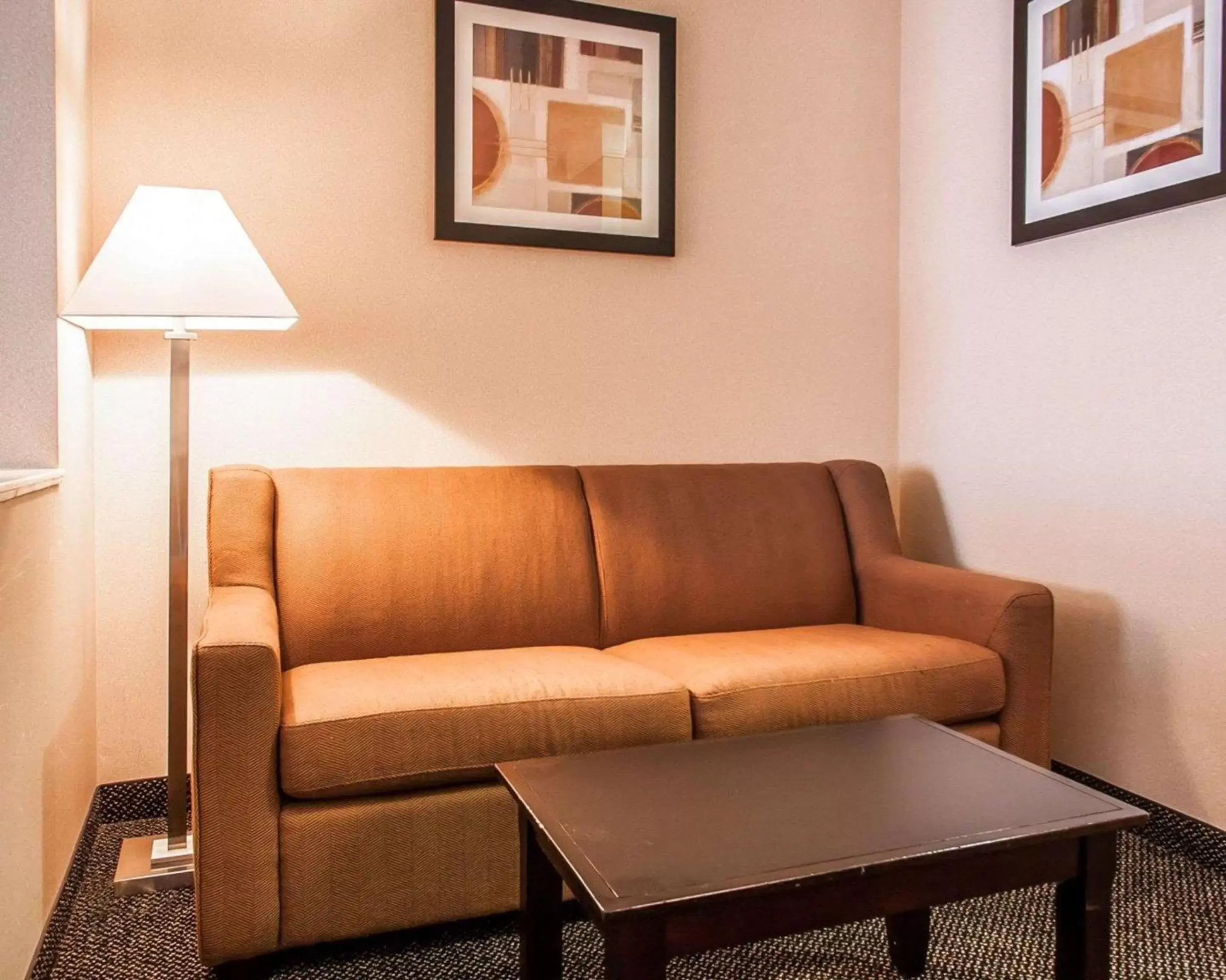 Photo of the whole room, Seating Area in Comfort Suites Clackamas