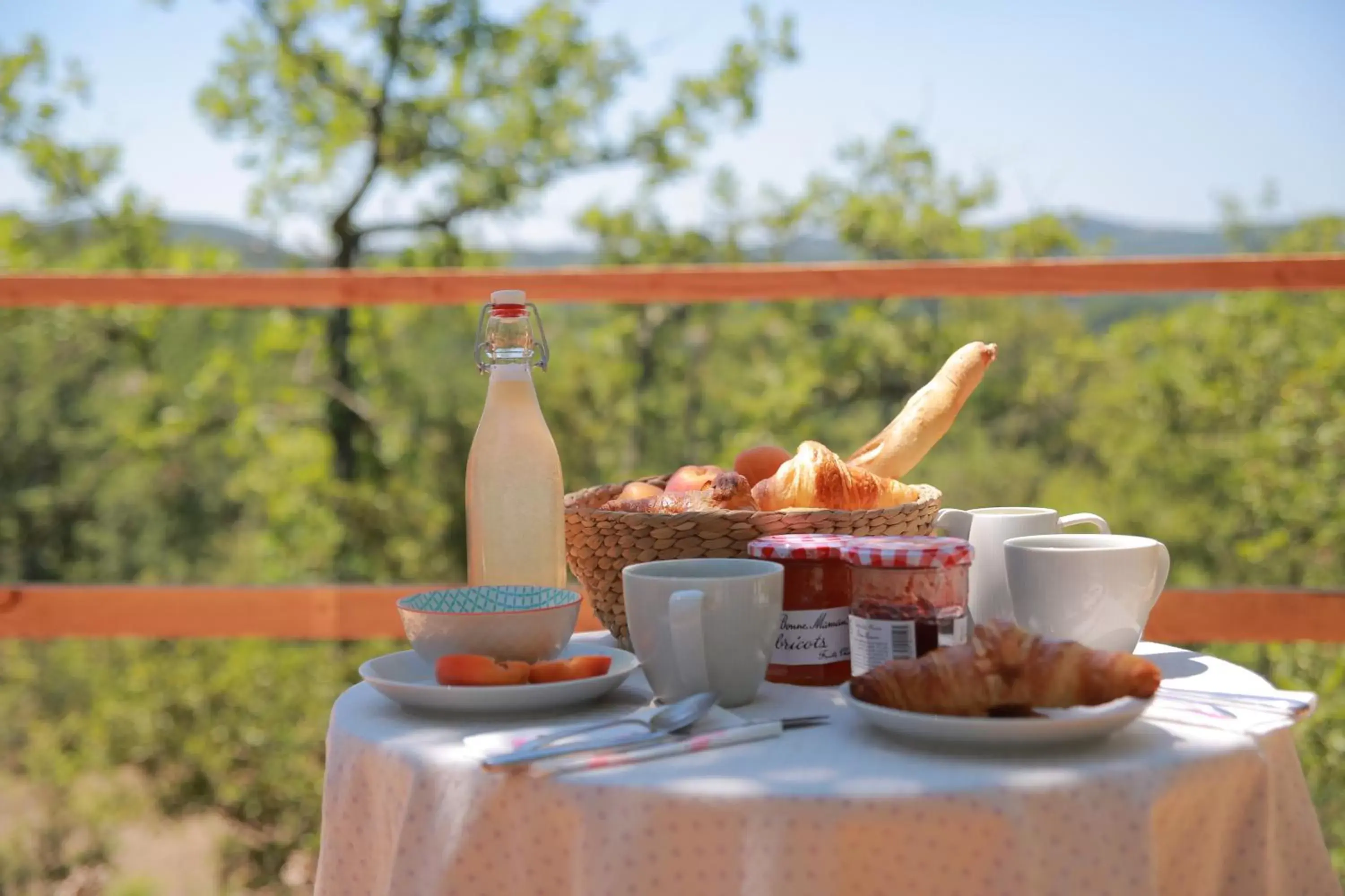Food and drinks, Food in Les Yourtes de Provence