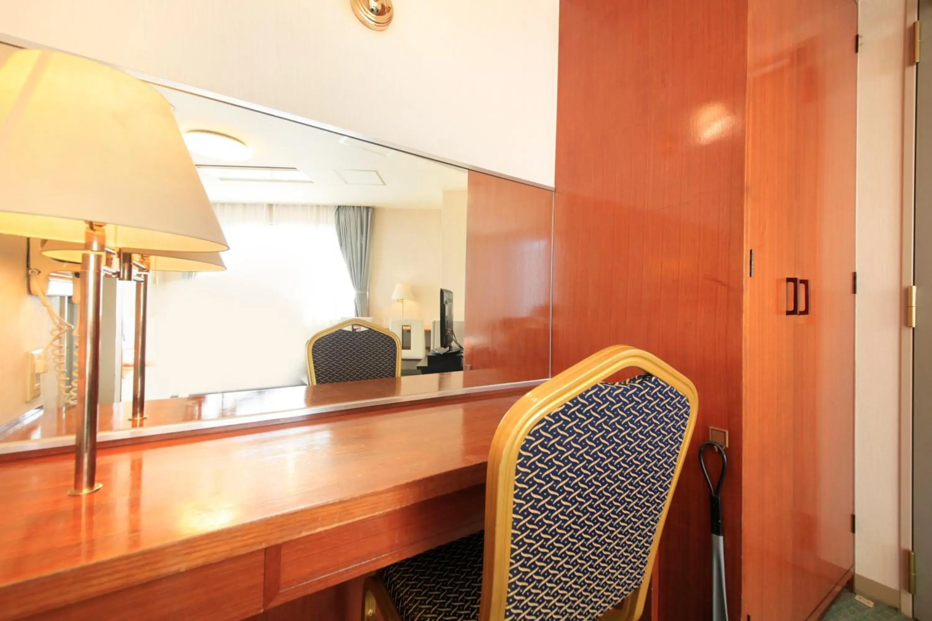 Seating area, Kitchen/Kitchenette in Fuji Green Hotel