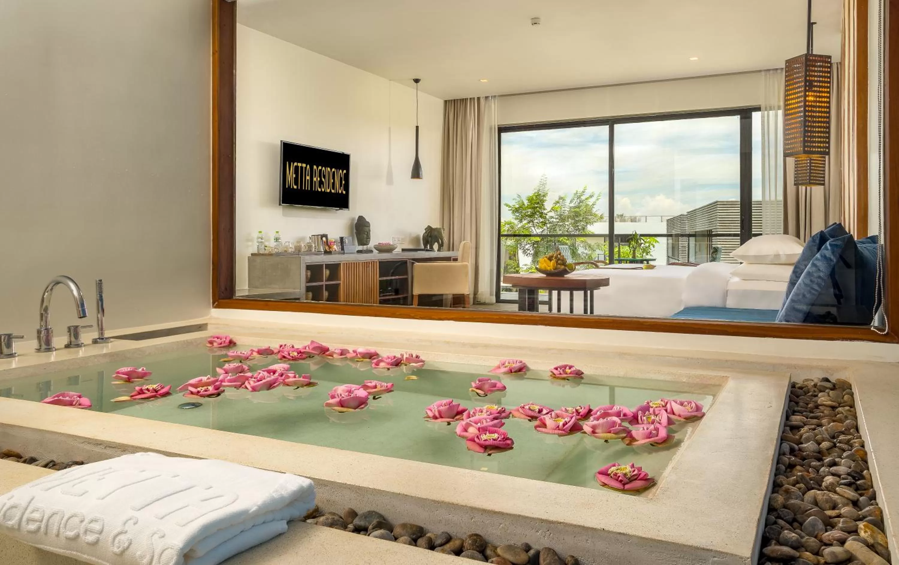 Bathroom, Bed in Metta Residence & Spa