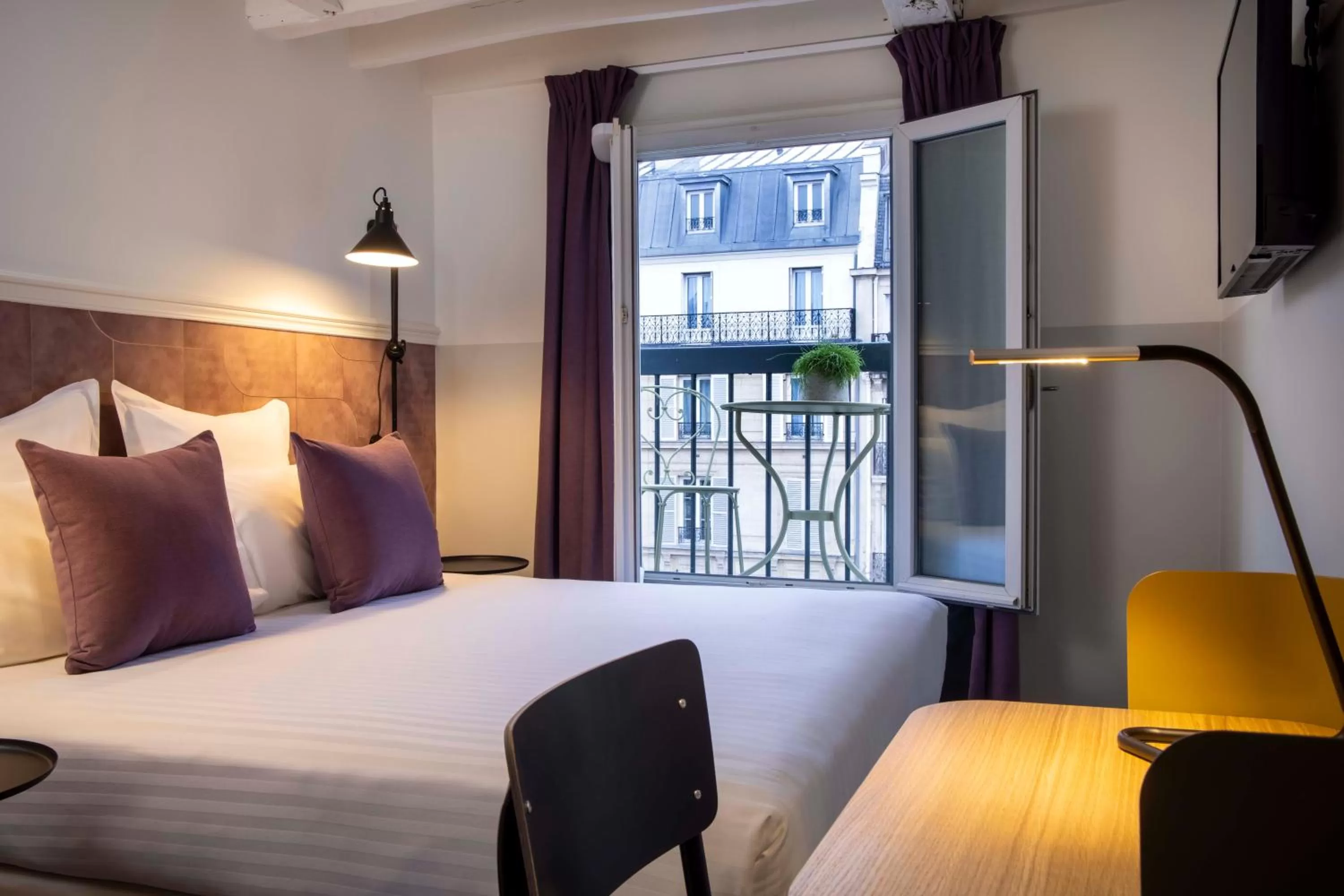 Bed in Hôtel Des Mines