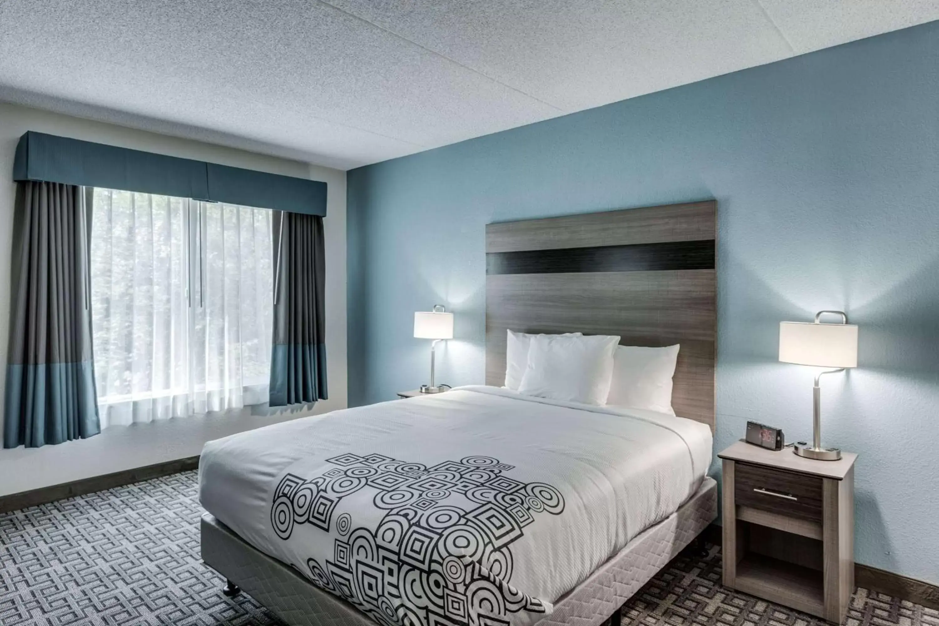 Photo of the whole room, Bed in Days Inn & Suites by Wyndham Spokane