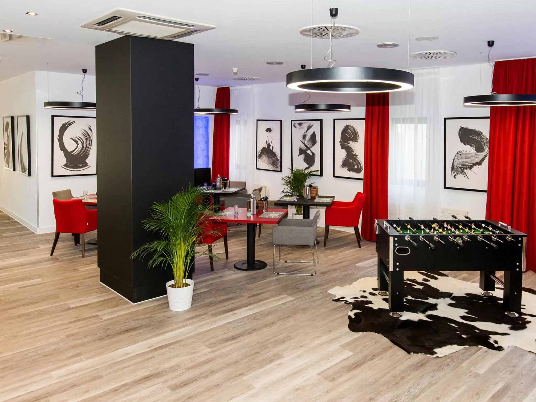 Restaurant/places to eat in DORMERO Hotel Zürich Airport