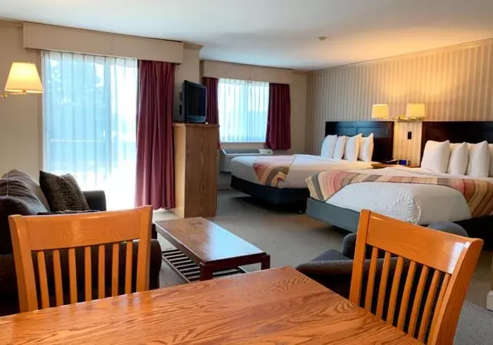 One Bedroom Two Queen Suite with Kitchenette in Coachman Inn Oak Harbor One Bedroom Two Queen Suite with Kitchenette in Coachman Inn Oak Harbor