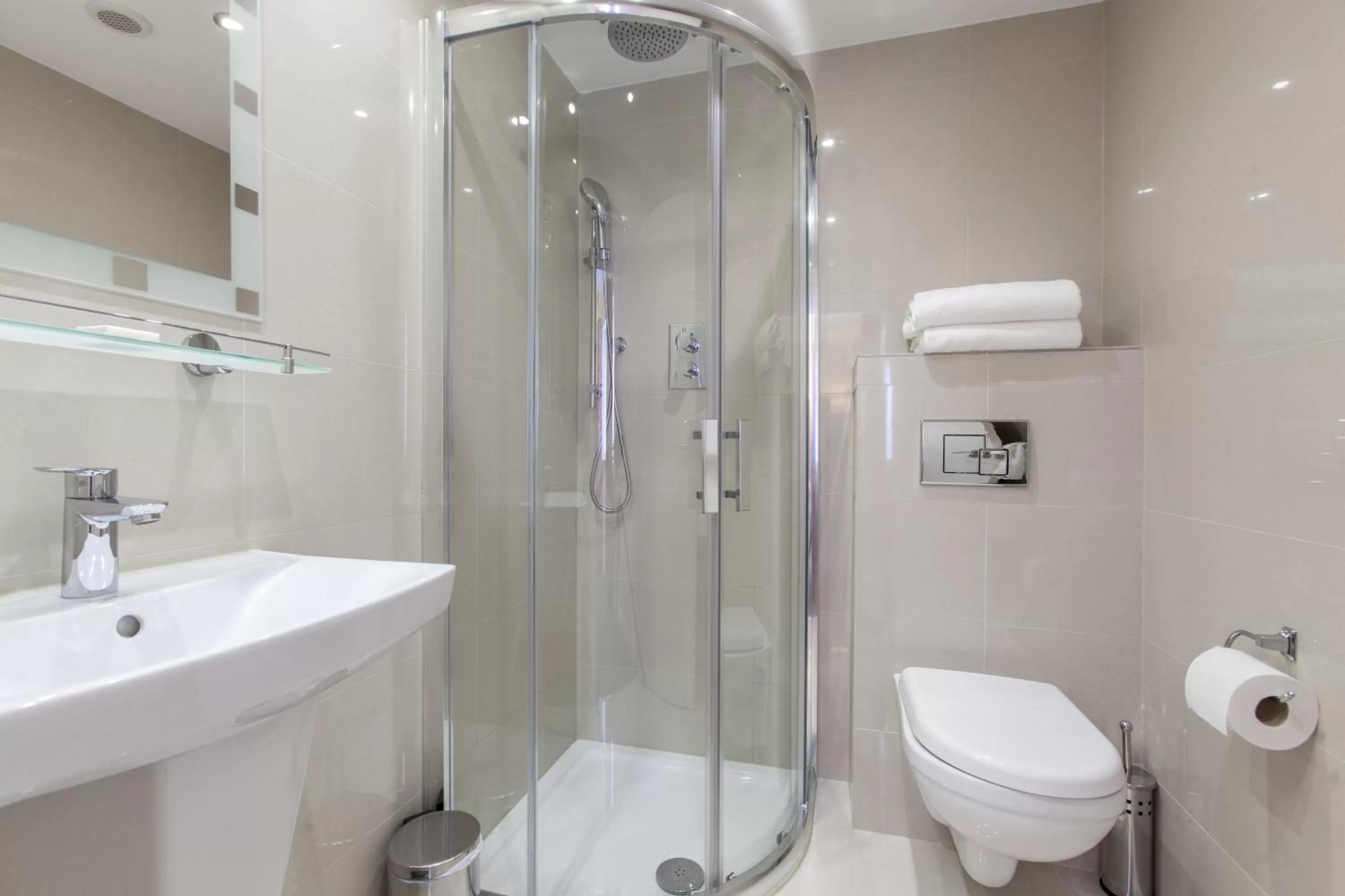 Bathroom in Hotel Shepherds Bush London