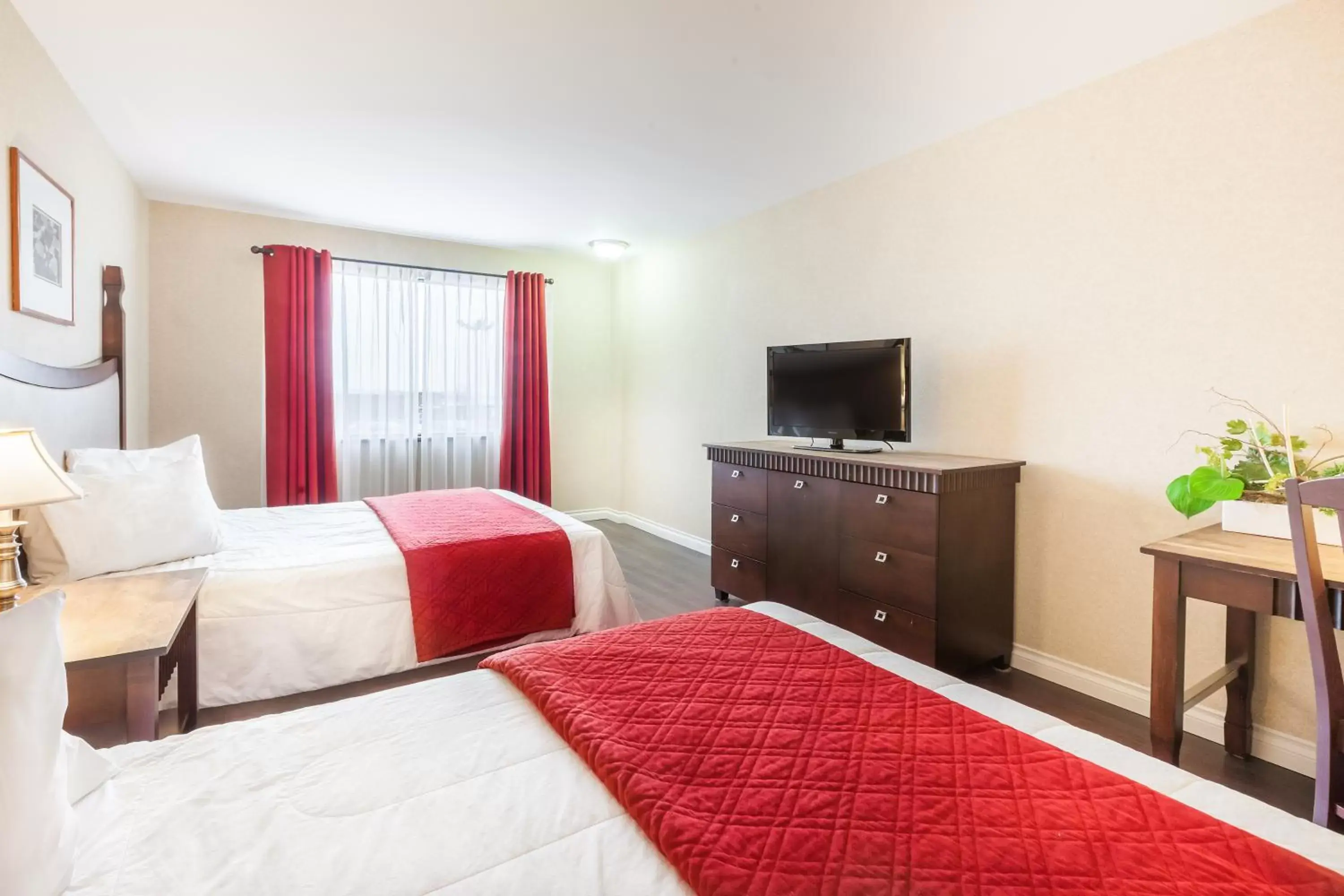 Photo of the whole room, Bed in Hotel Ambassadeur et Suites Photo of the whole room, Bed in Hotel Ambassadeur et Suites