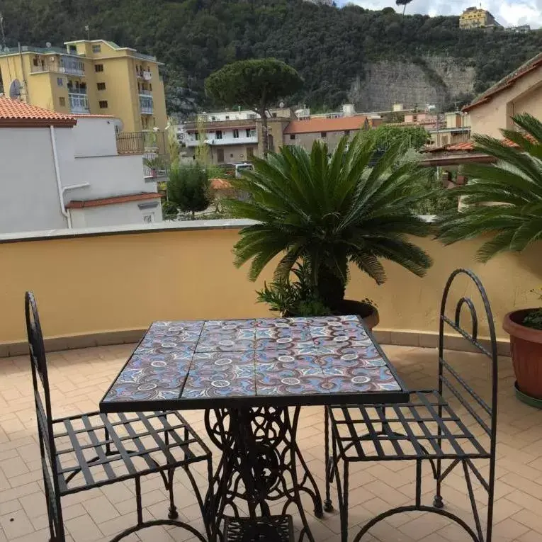 Deluxe King Room in Sorrento Penthouse Suites Deluxe King Room in Sorrento Penthouse Suites