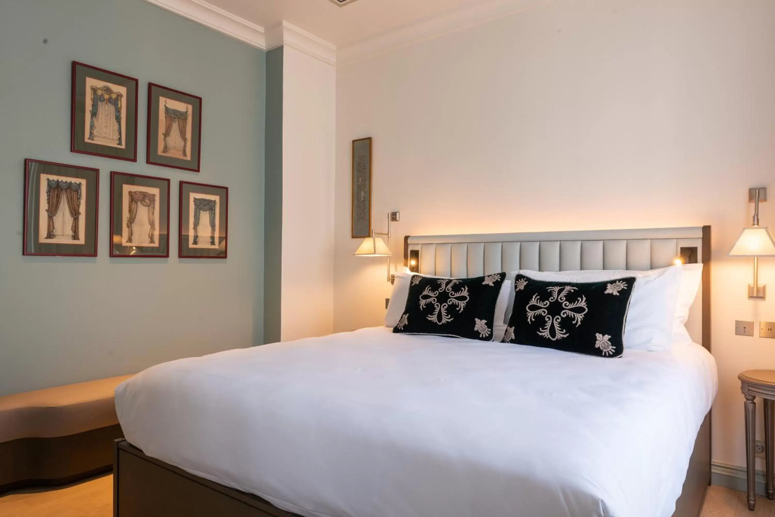 Bed in Hotel de Montesquieu Bed in Hotel de Montesquieu