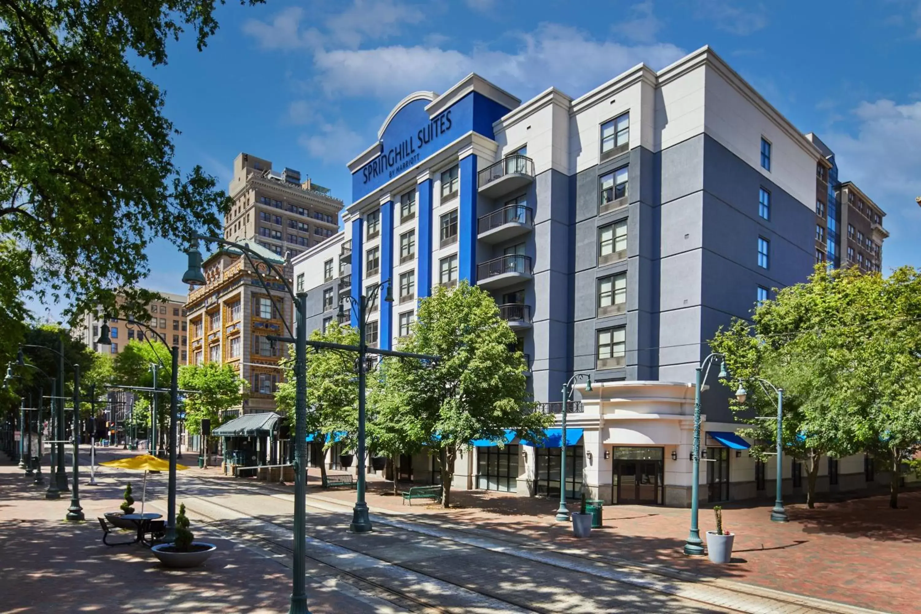 Property Building in SpringHill Suites Memphis Downtown