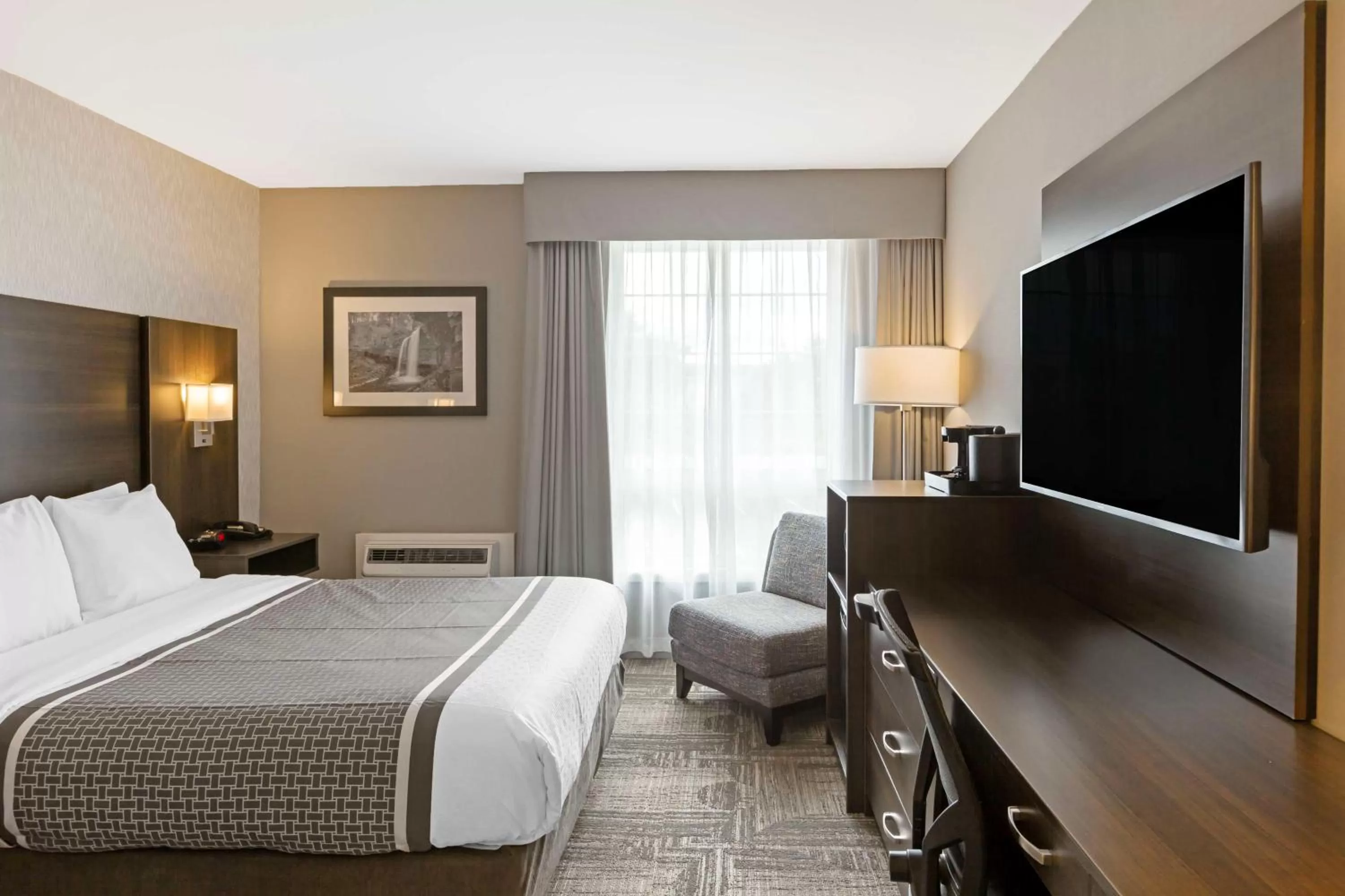 Bedroom, Bed in Best Western Milton