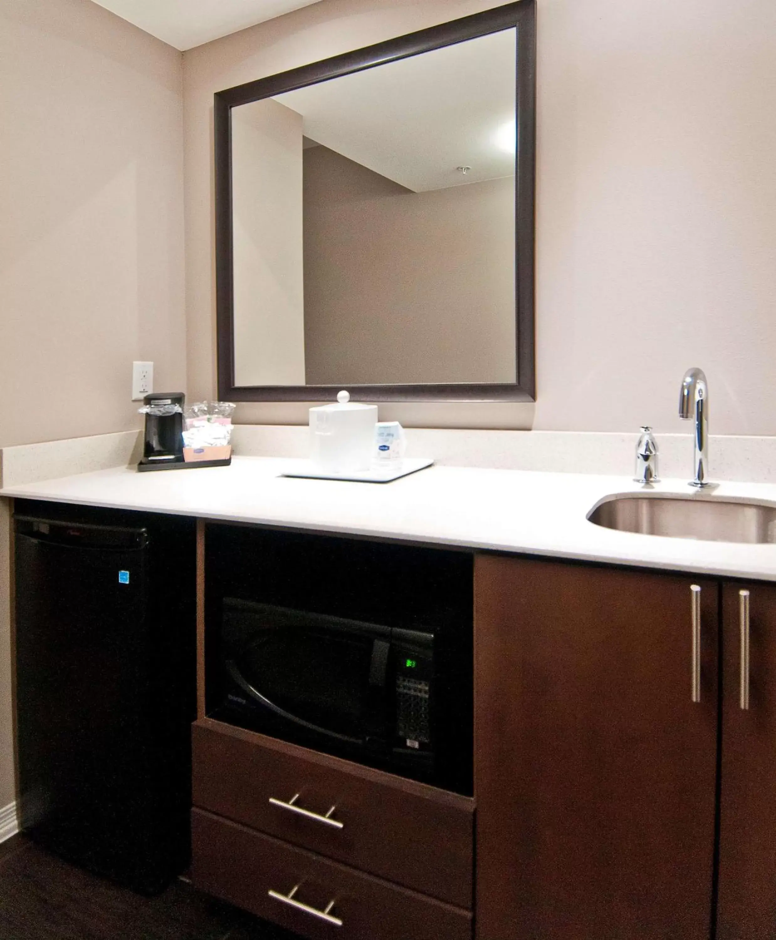 Bed in Hampton Inn and Suites Pauls Valley Bed in Hampton Inn and Suites Pauls Valley