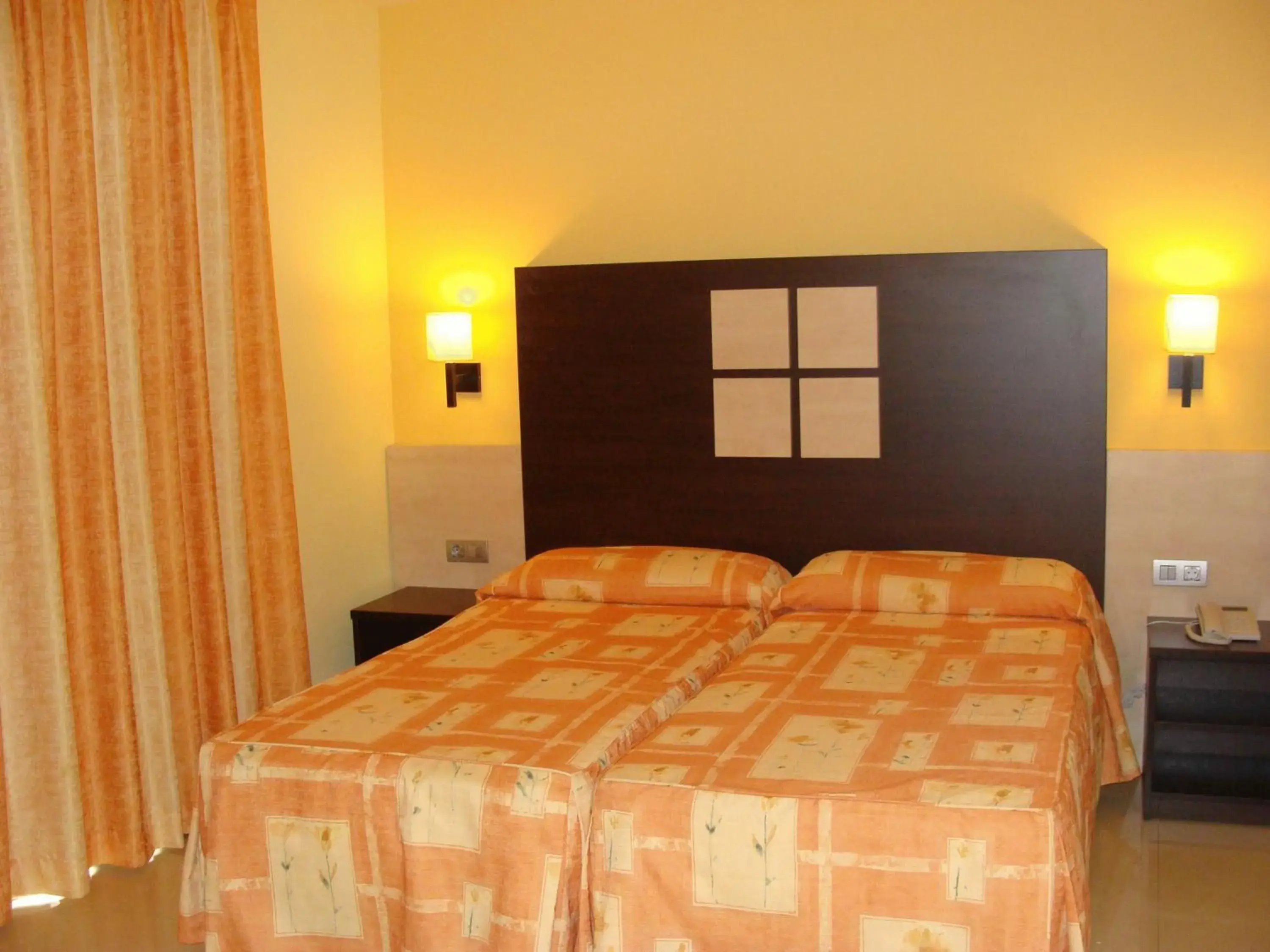 Photo of the whole room, Bed in Hotel Ciutadella