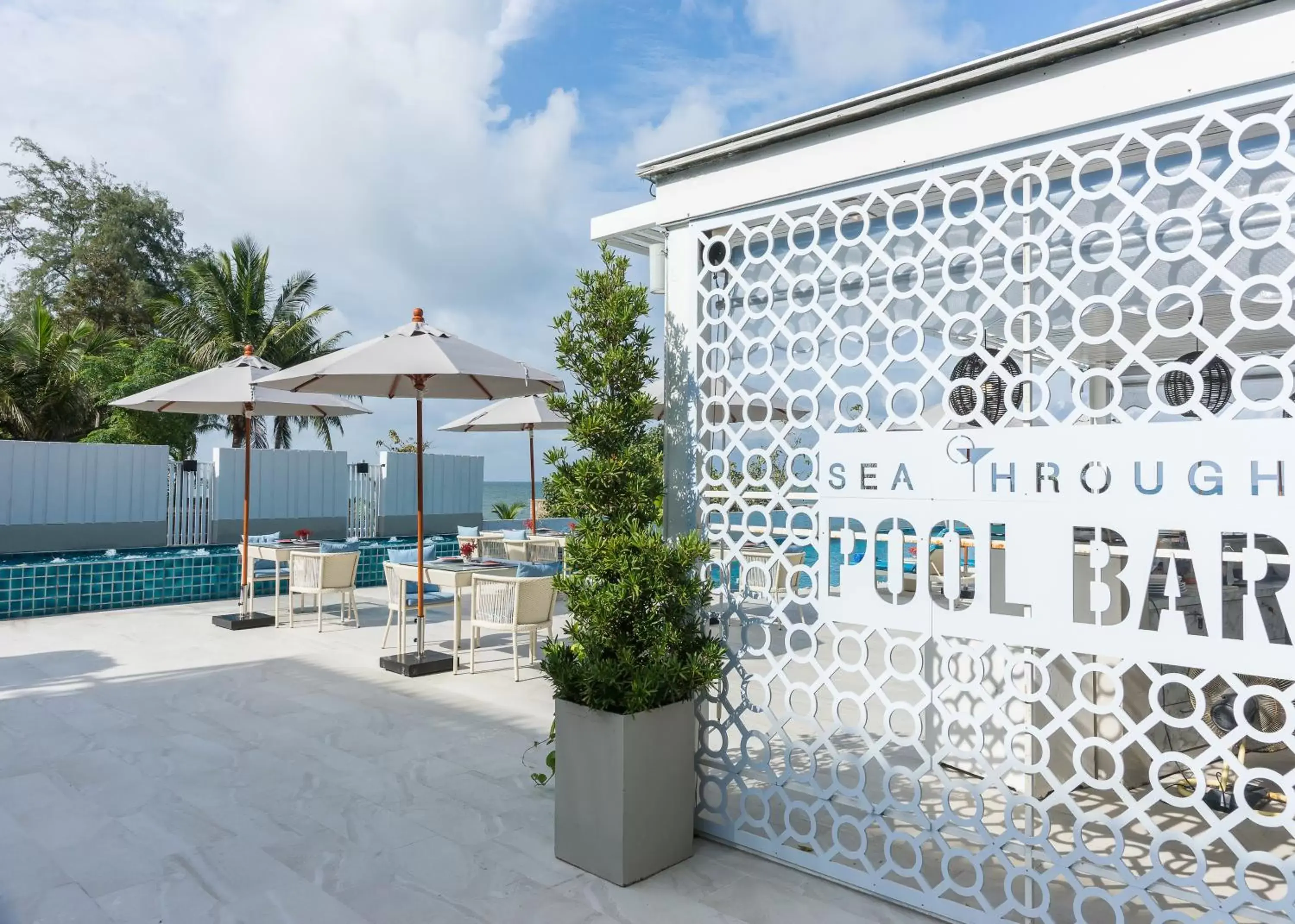 Lounge or bar in The Rock Hua Hin Beachfront Spa Resort - SHA Plus