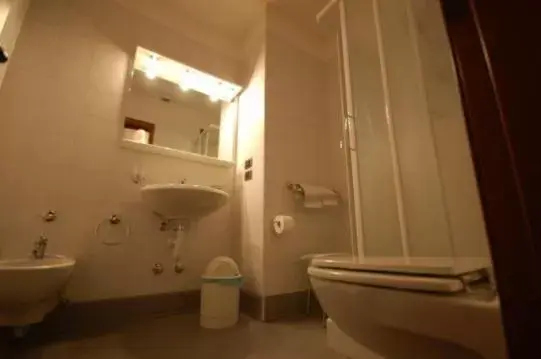 Bathroom in Albergo Ponte Vecchio