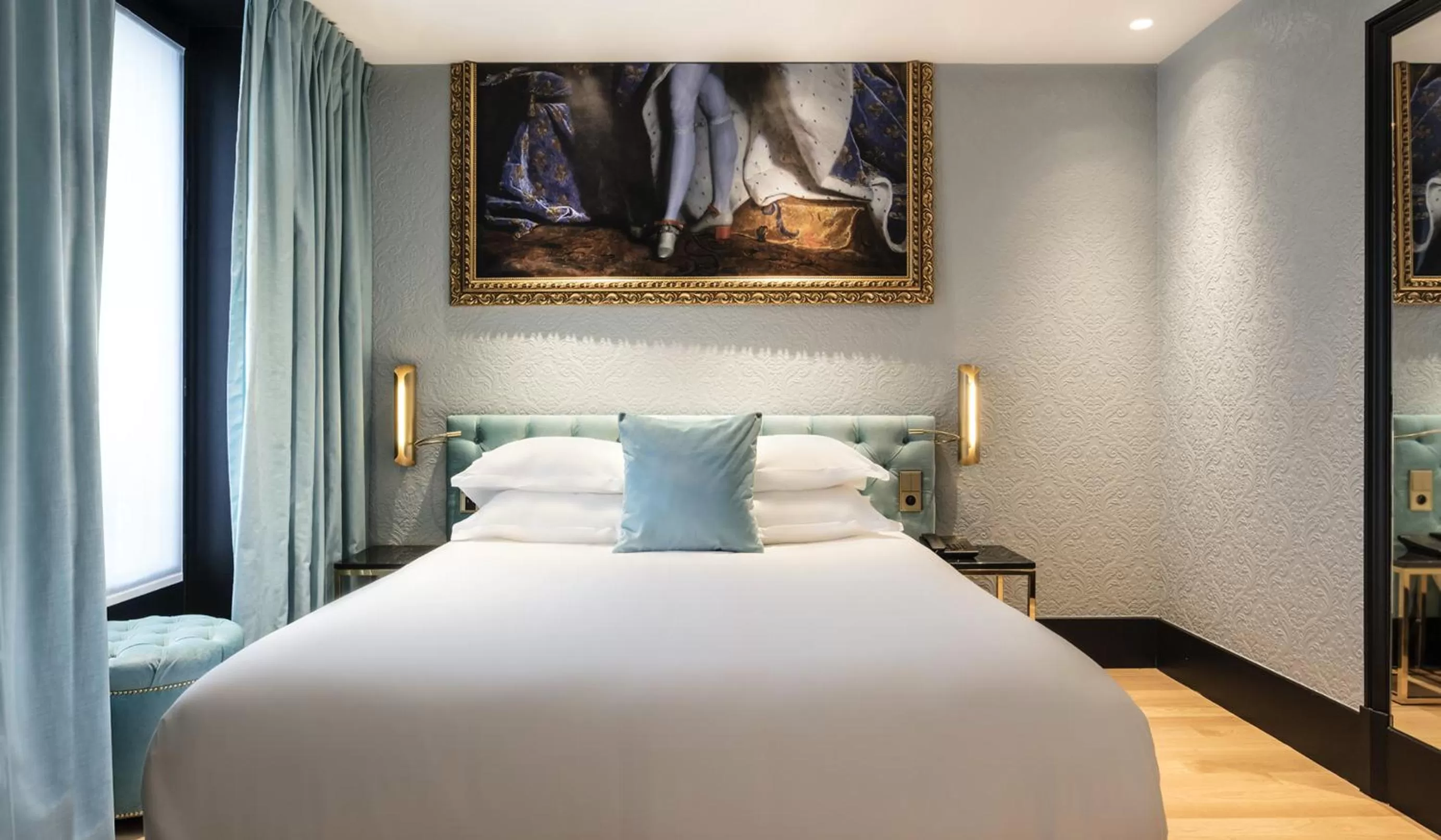 Bed in Hotel Eiffel Petit Louvre