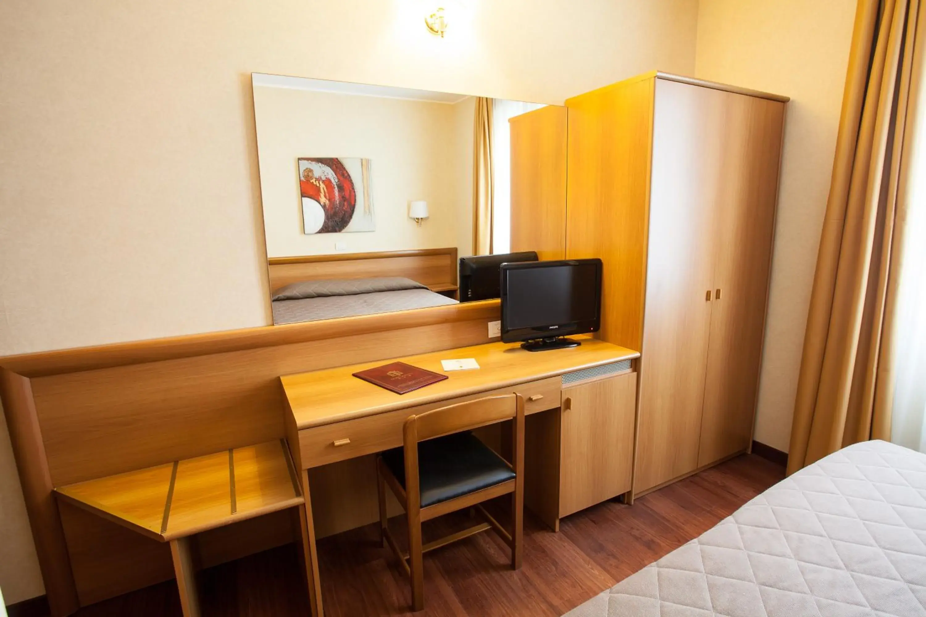 Bedroom, Bed in Hotel Esperia Bedroom, Bed in Hotel Esperia