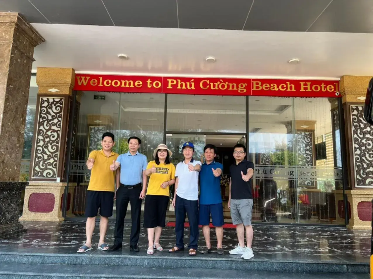 group of guests in Phu Cuong Beach Hotel