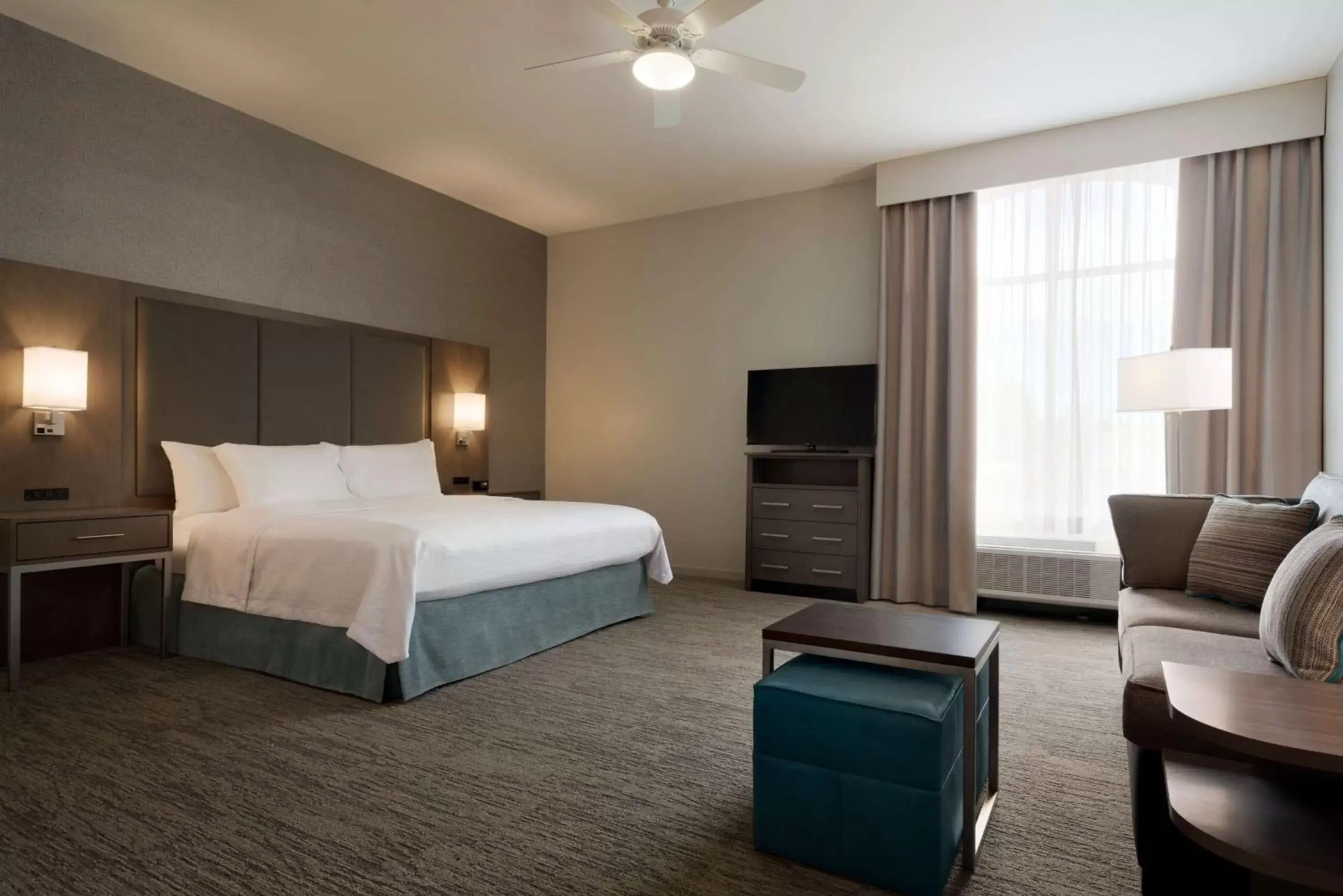 Bed in Homewood Suites By Hilton Southaven