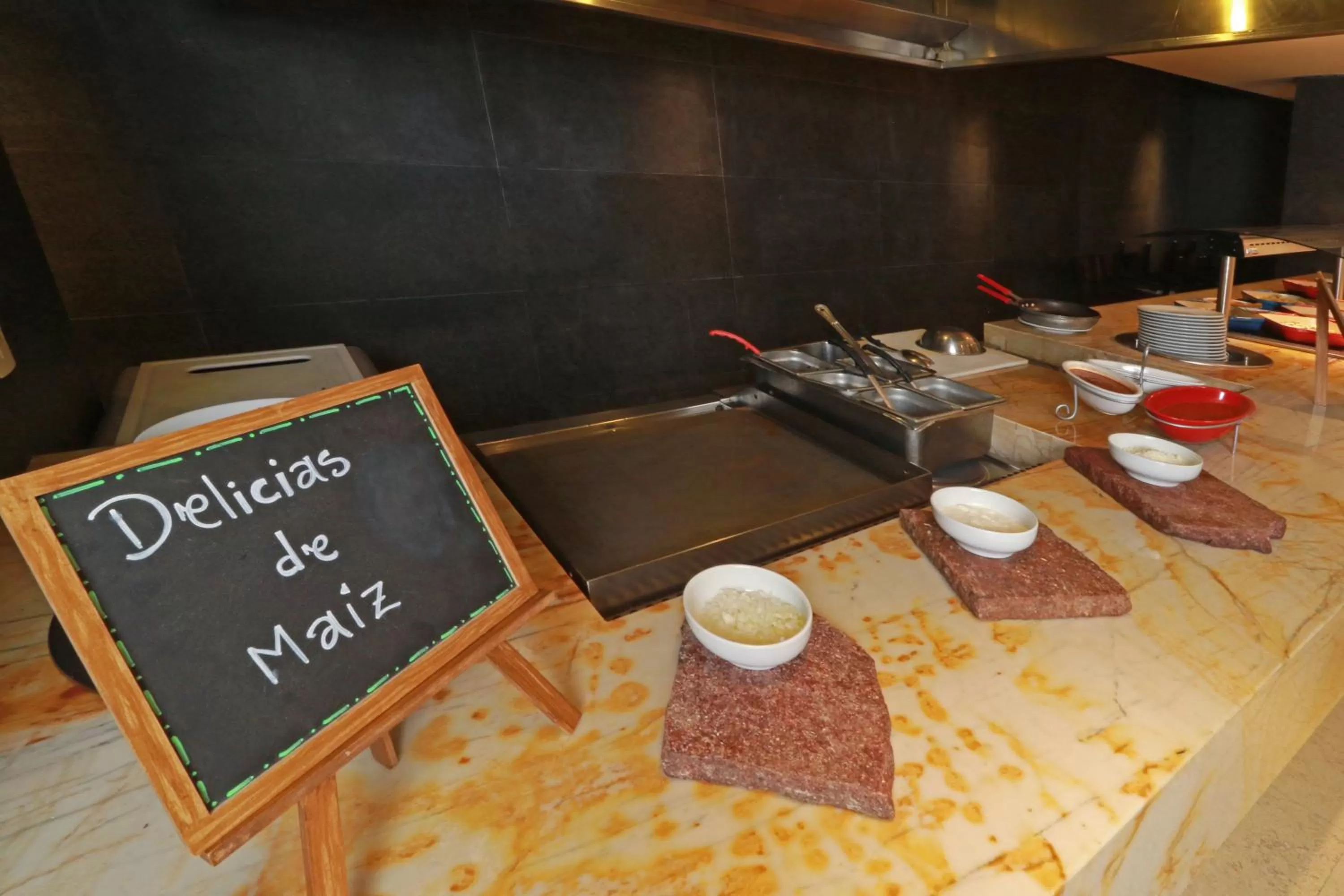 Restaurant/places to eat in Holiday Inn & Suites Plaza Mayor by IHG