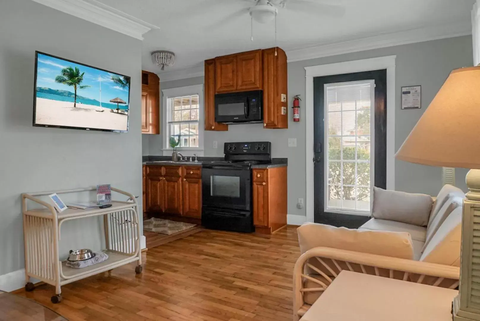 Kitchen/Kitchenette in Carolina Beach Inn