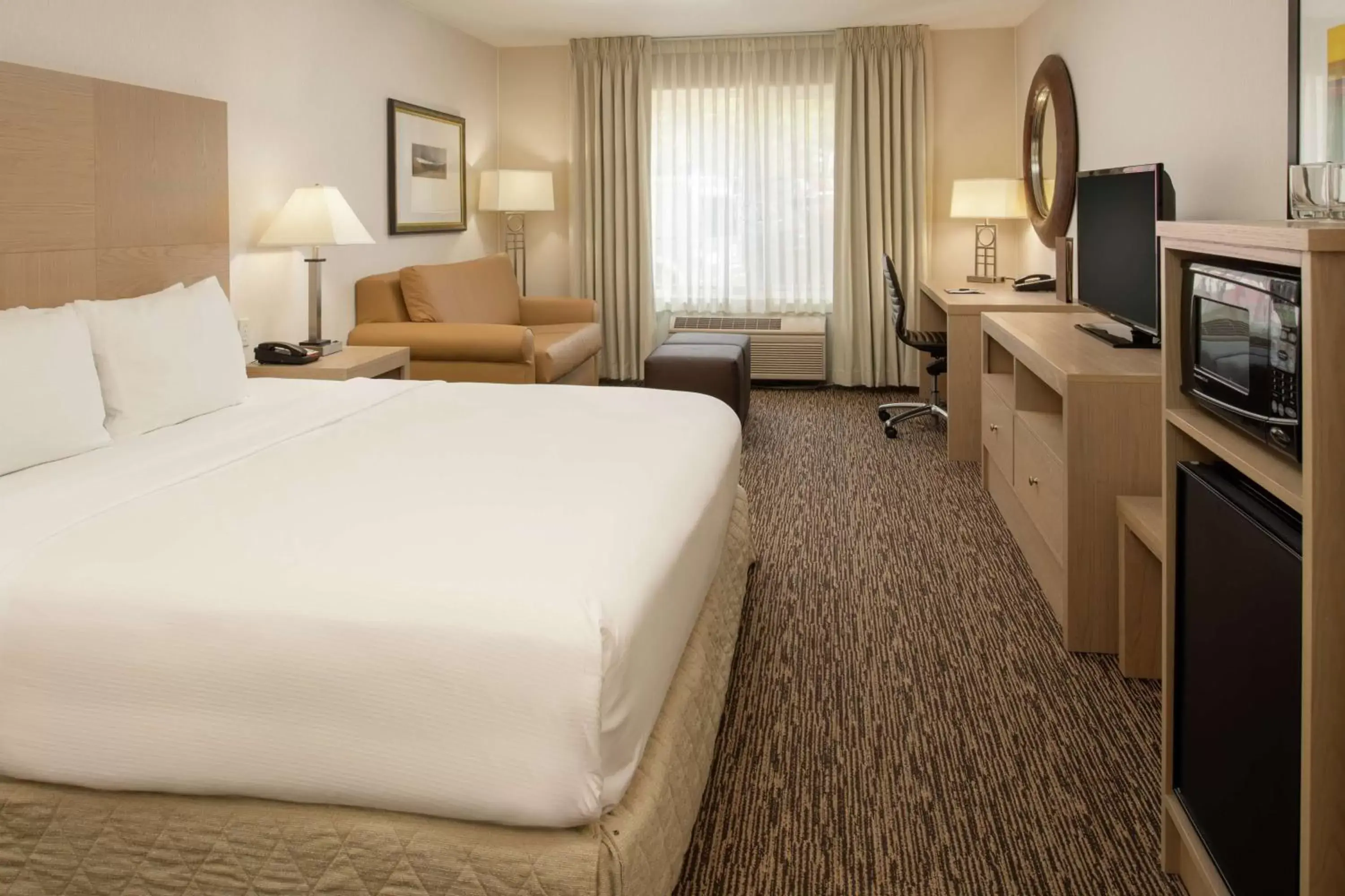 Bed in DoubleTree by Hilton Portland Tigard