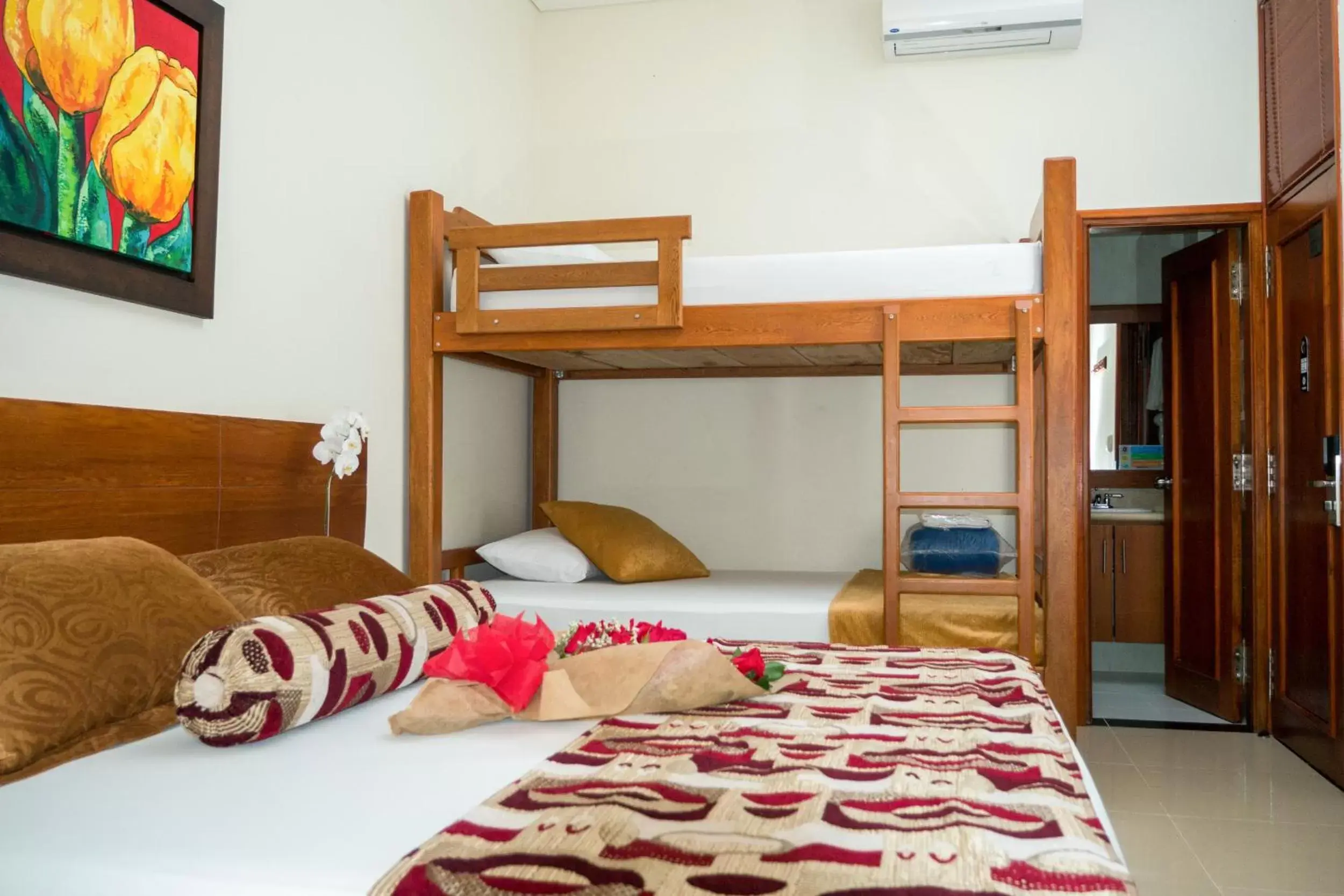 Decorative detail, Bunk Bed in Hotel Sauces del Estadio