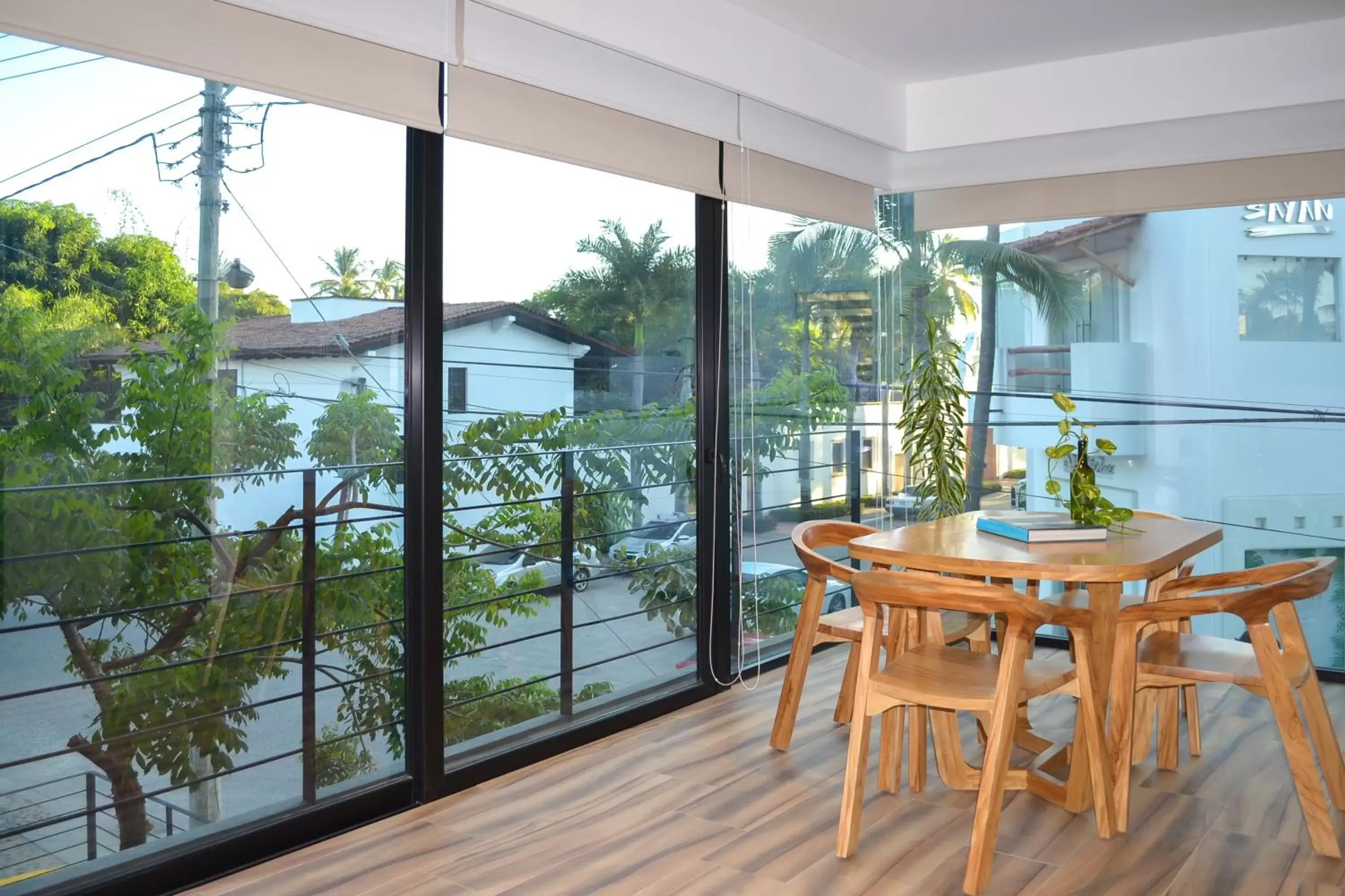 Dining area in Nereidas Lofts