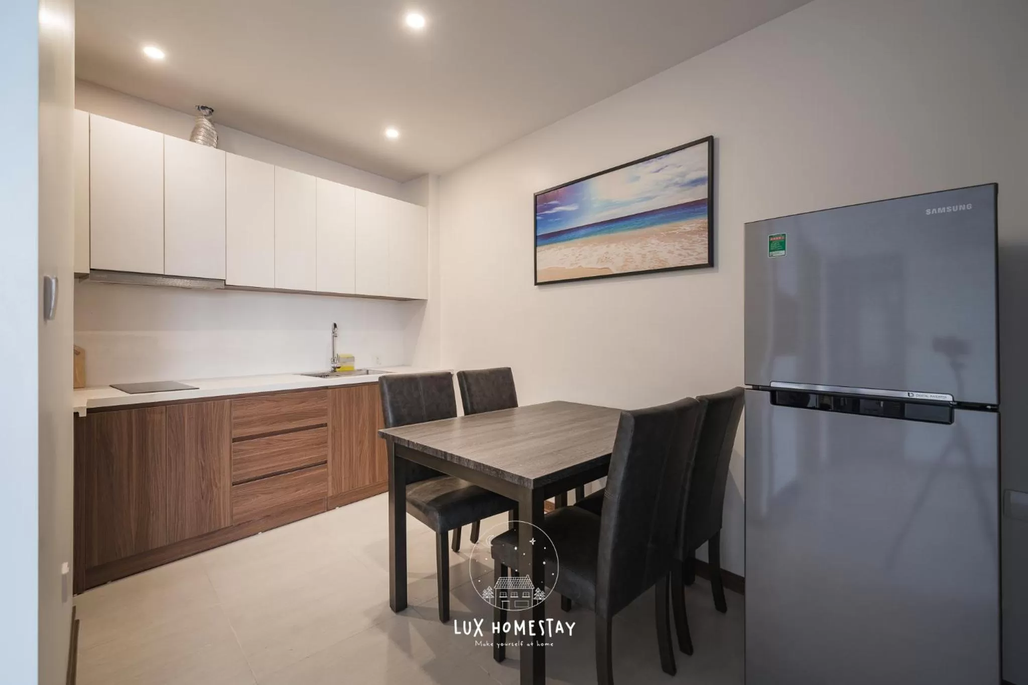 Kitchen or kitchenette in Lux Westlake Studio