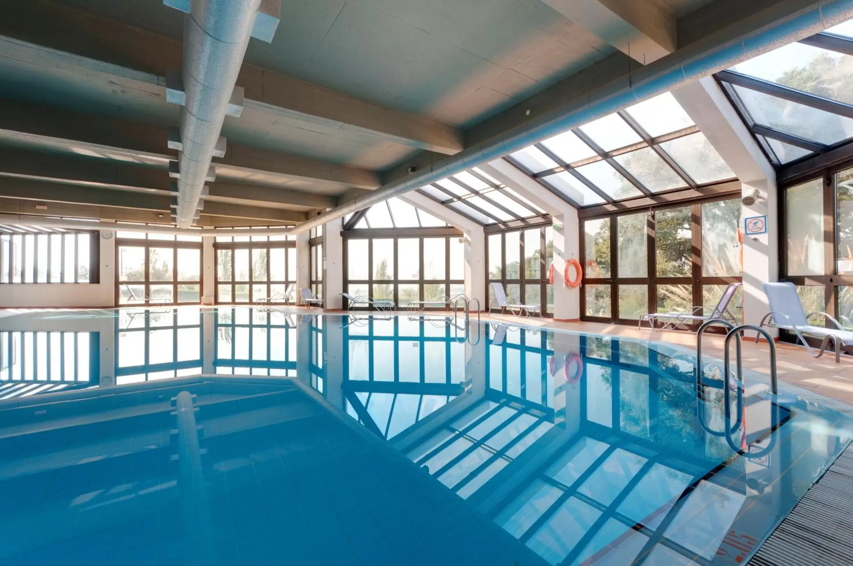 Swimming Pool in Meliá Castelo Branco