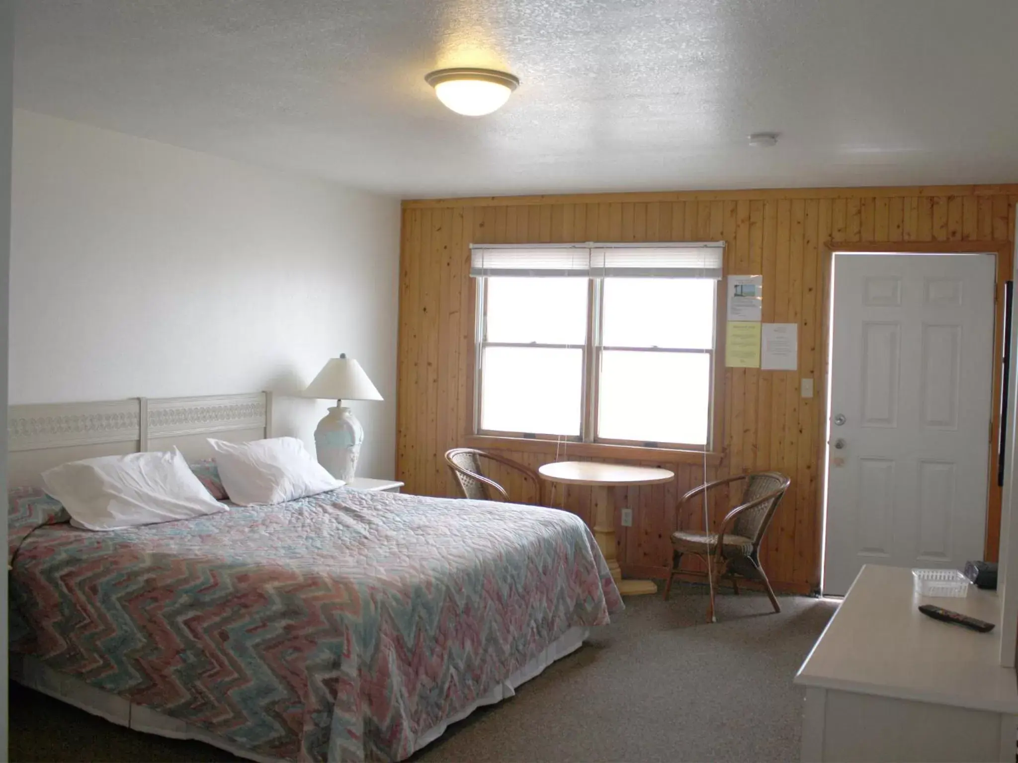 Bed in Cape Hatteras Motel