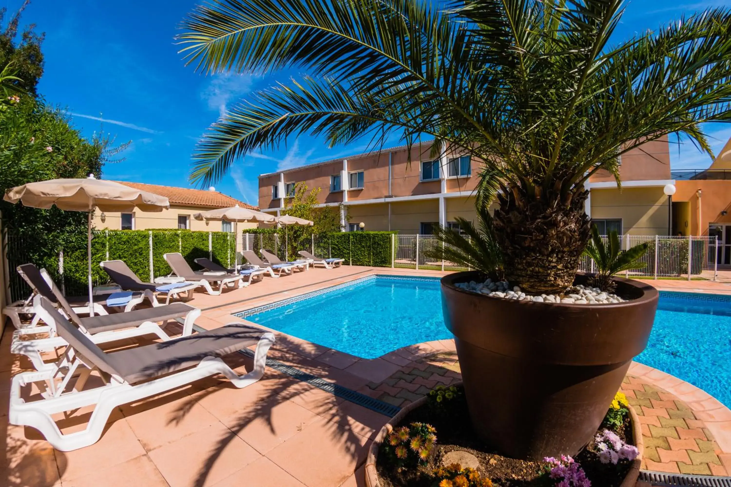 Garden, Swimming Pool in Hôtel Ariane