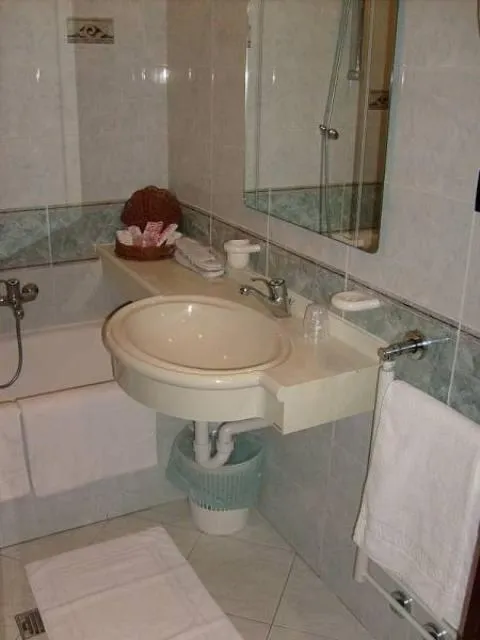 Bathroom in Hotel Motel Flower