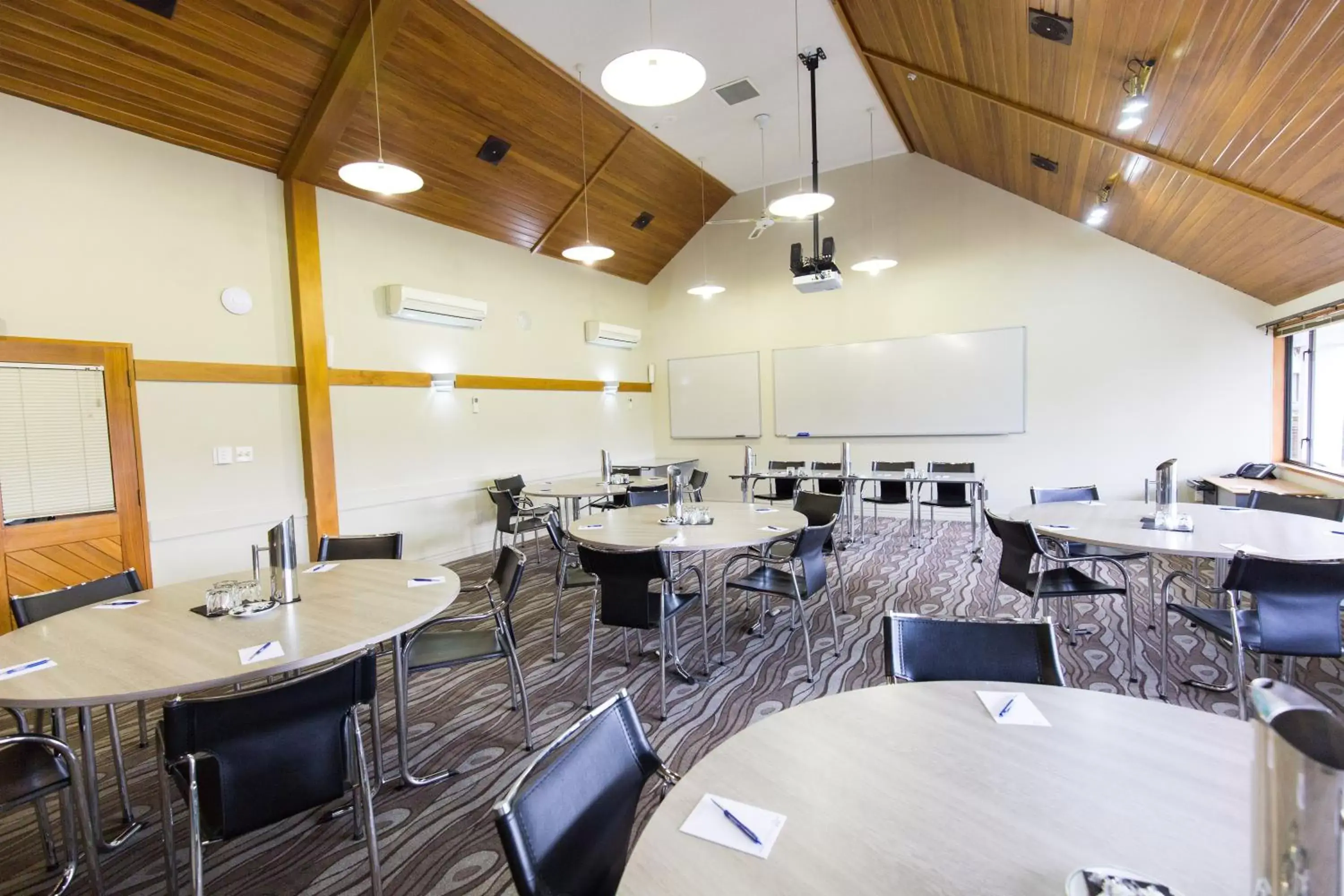 Business facilities, Restaurant/Places to Eat in Airport Gateway Motor Lodge