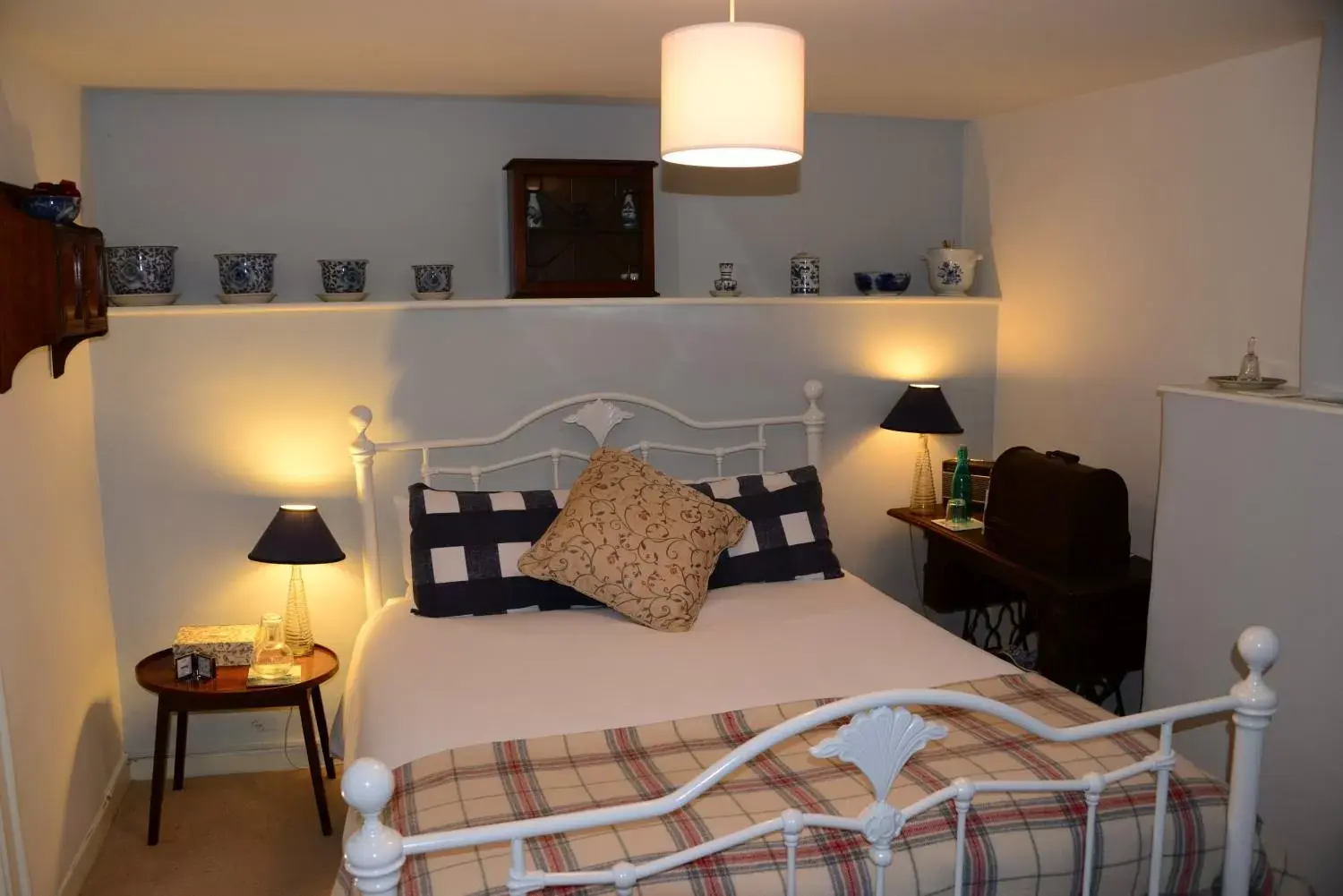 Photo of the whole room, Bed in Middle Farm Cottage