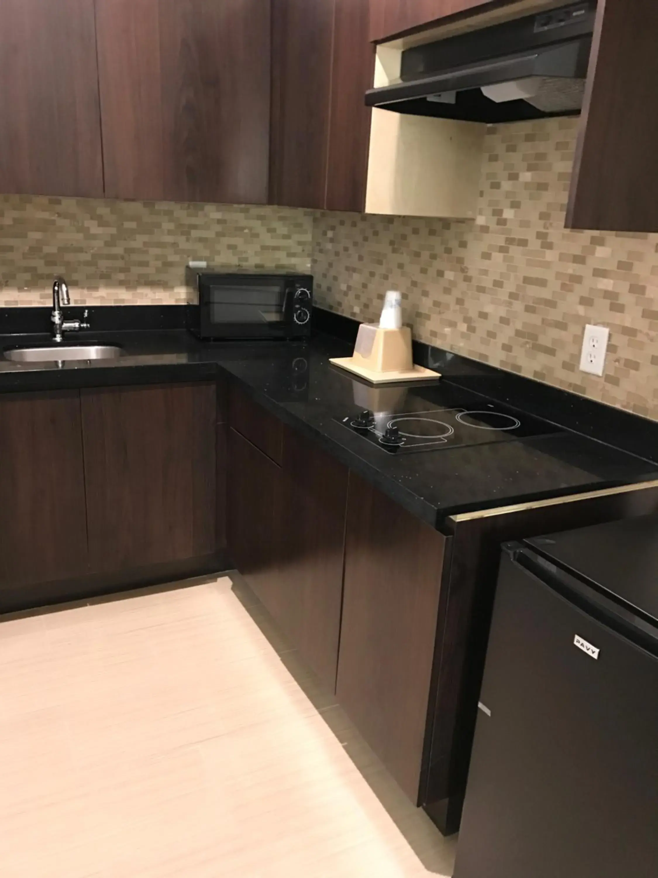 Kitchen or kitchenette, Kitchen/Kitchenette in Americas Best Value Inn & Suites Spring Houston N