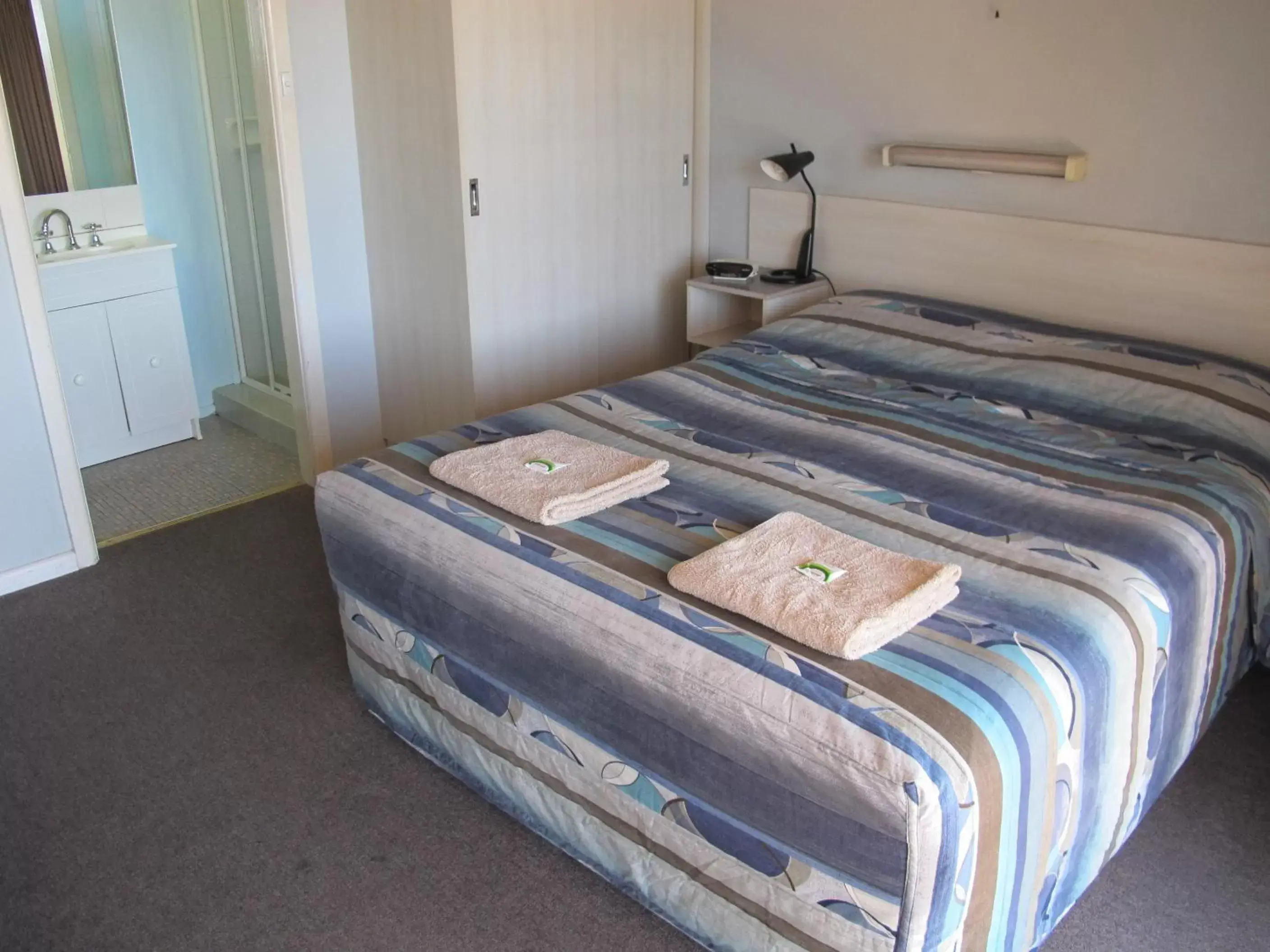 Bedroom, Bed in Merimbula Gardens Motel