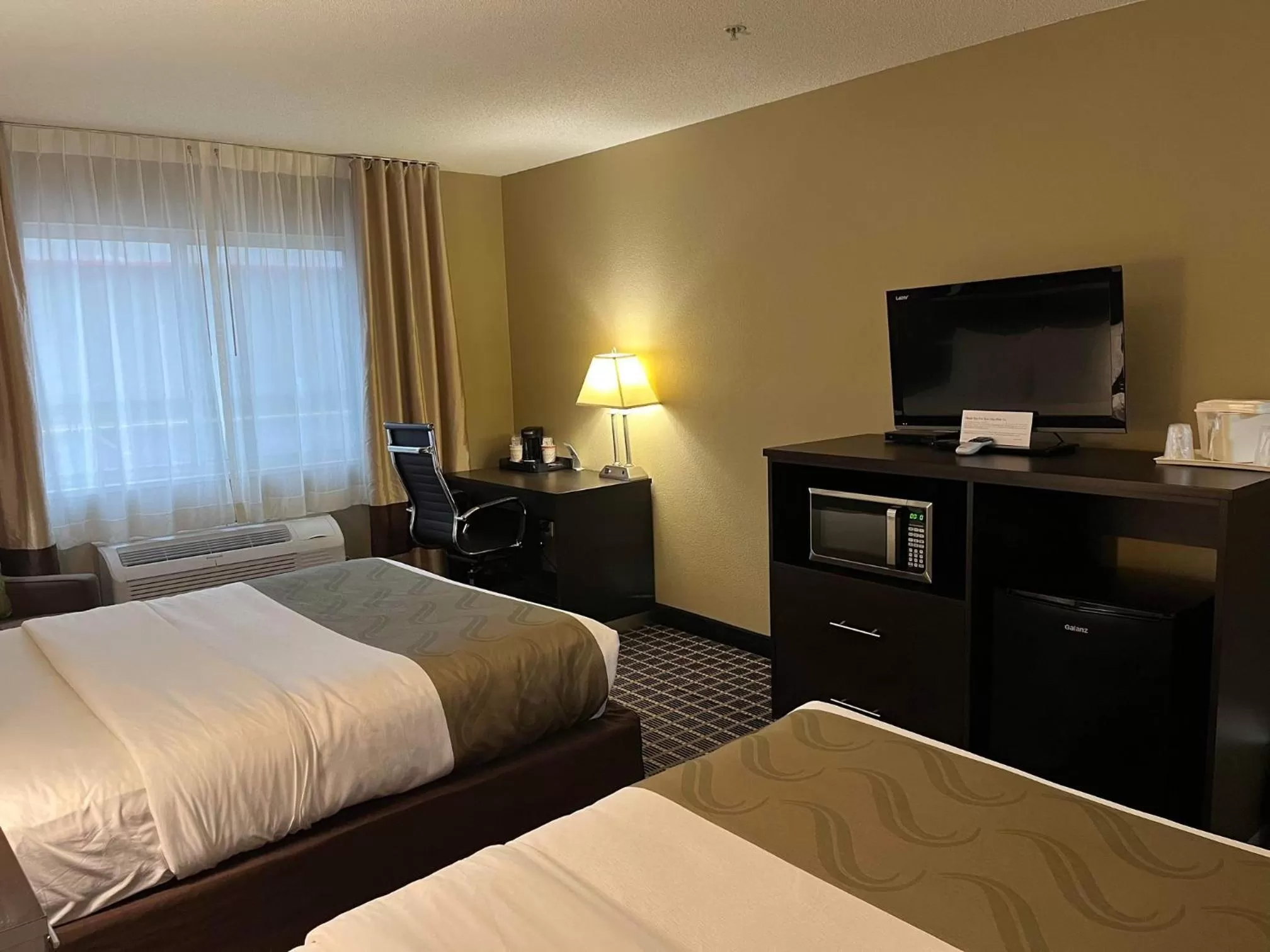 Communal lounge/ TV room, Bed in Quality Inn & Suites