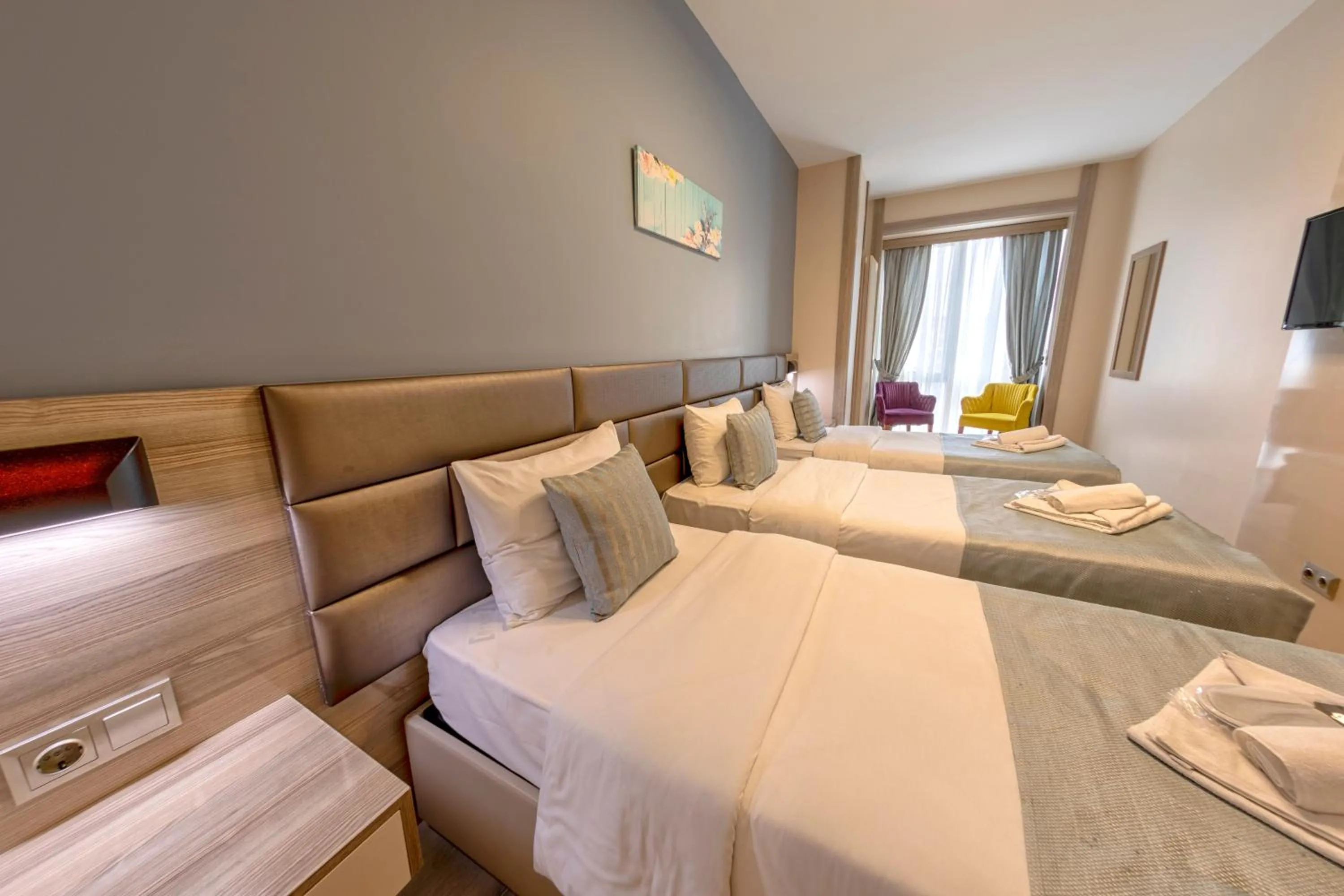 Bed in My House N5 Suites Hotel