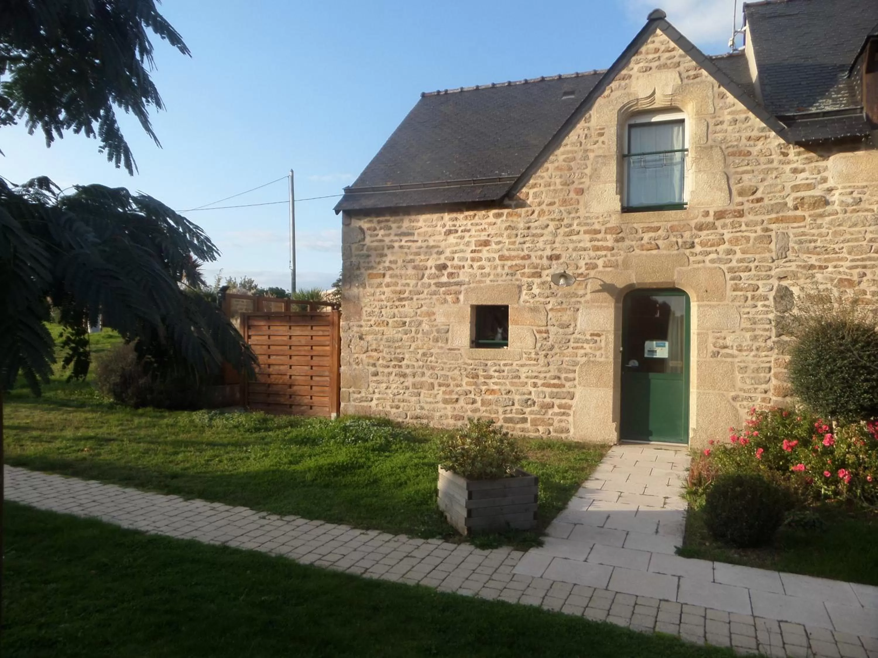 Facade/entrance, Property Building in Les Gites de Kerdurod
