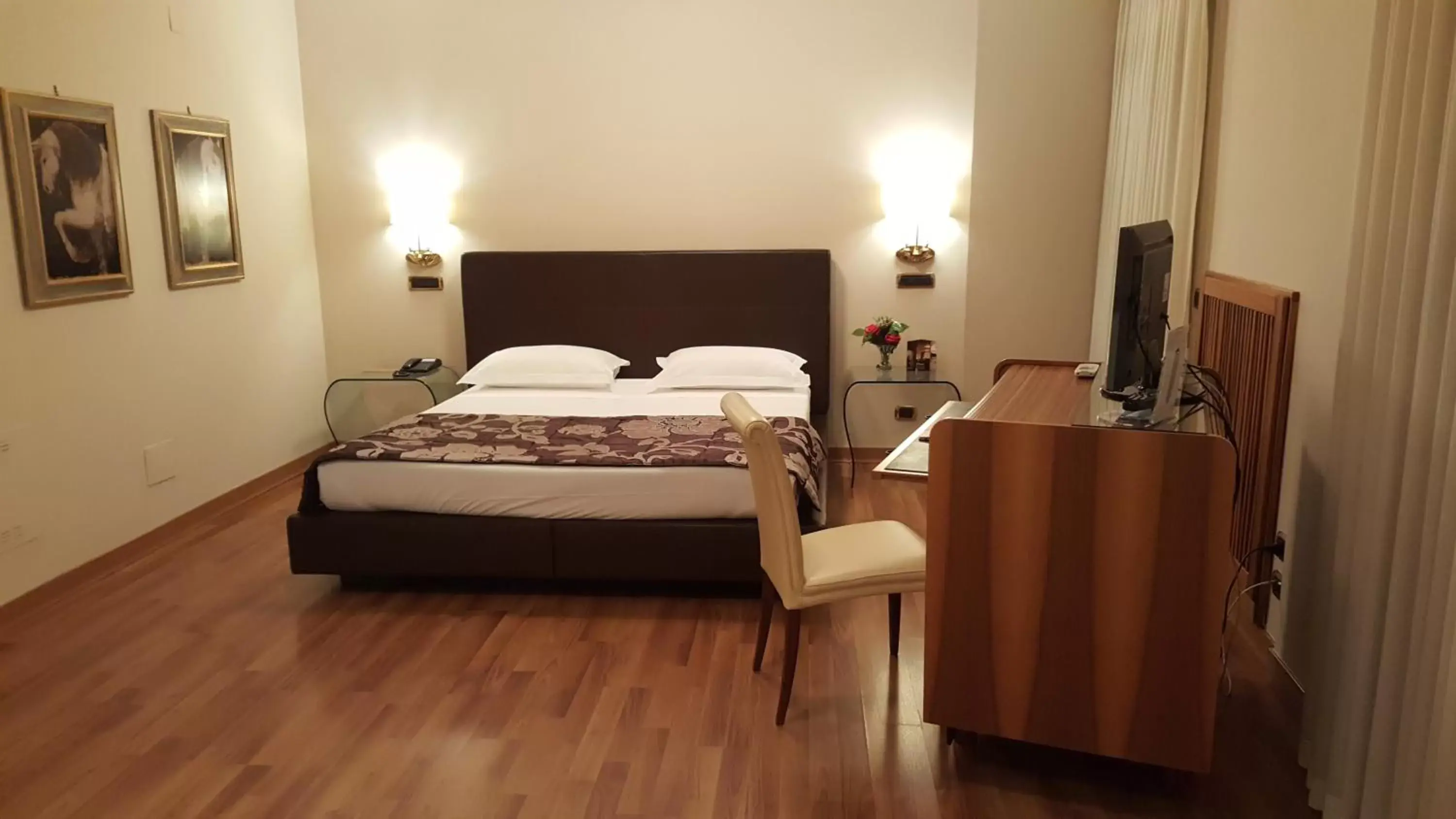 Photo of the whole room, Bed in Hotel Villa Traiano