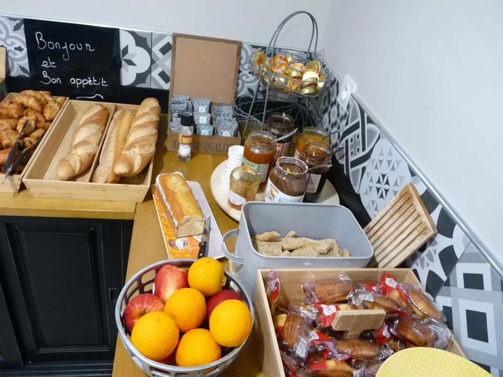 Food and drinks in L'Horloge Gourmande