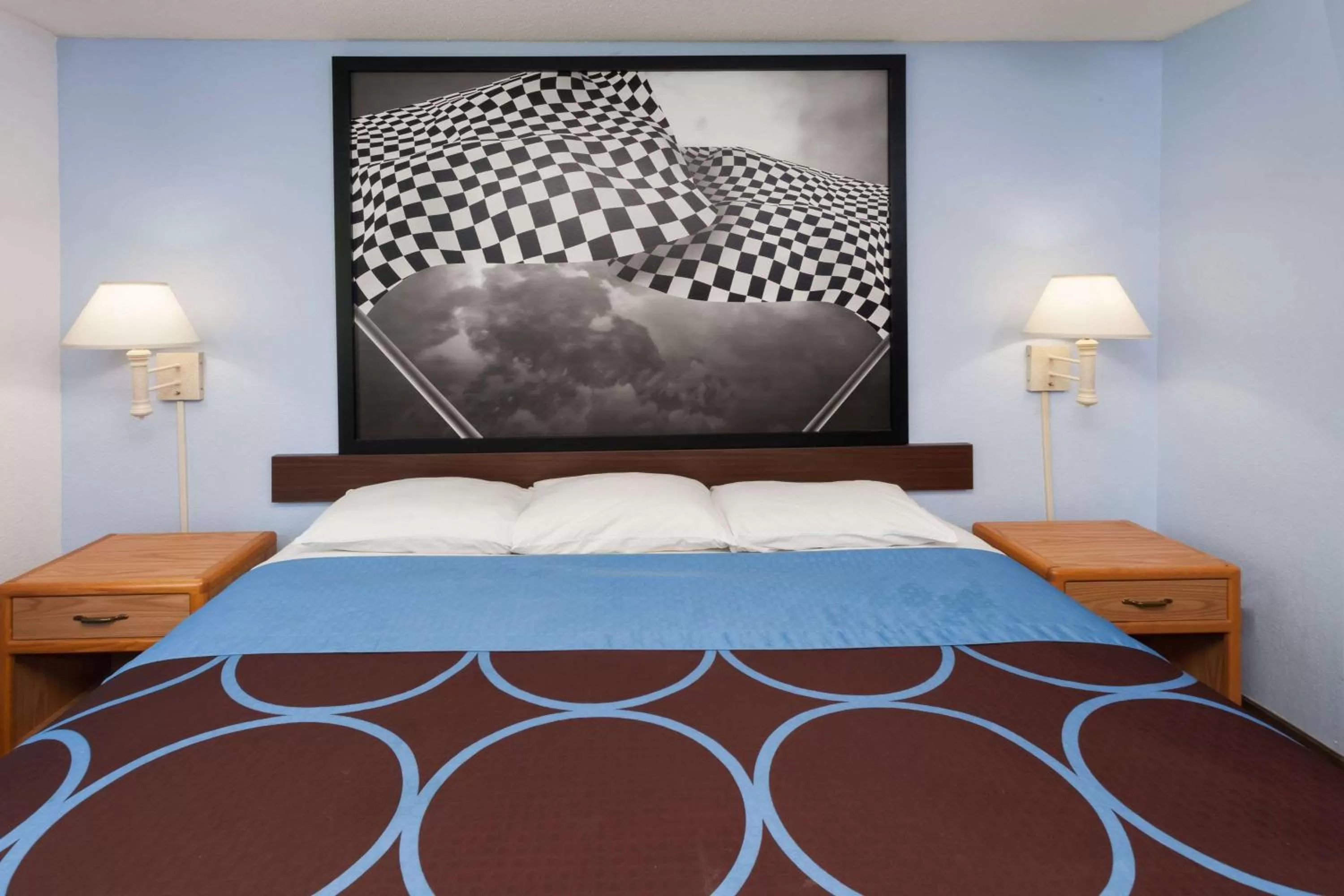 Photo of the whole room, Bed in Super 8 by Wyndham Huntington