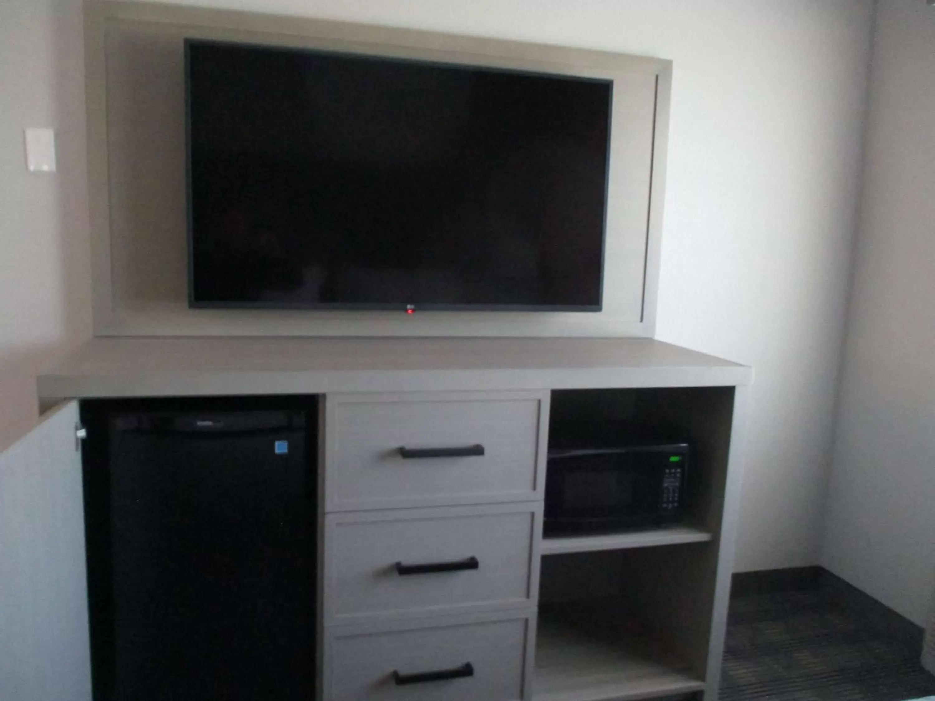Photo of the whole room, TV/Entertainment Center in Best Western Plus Chandler
