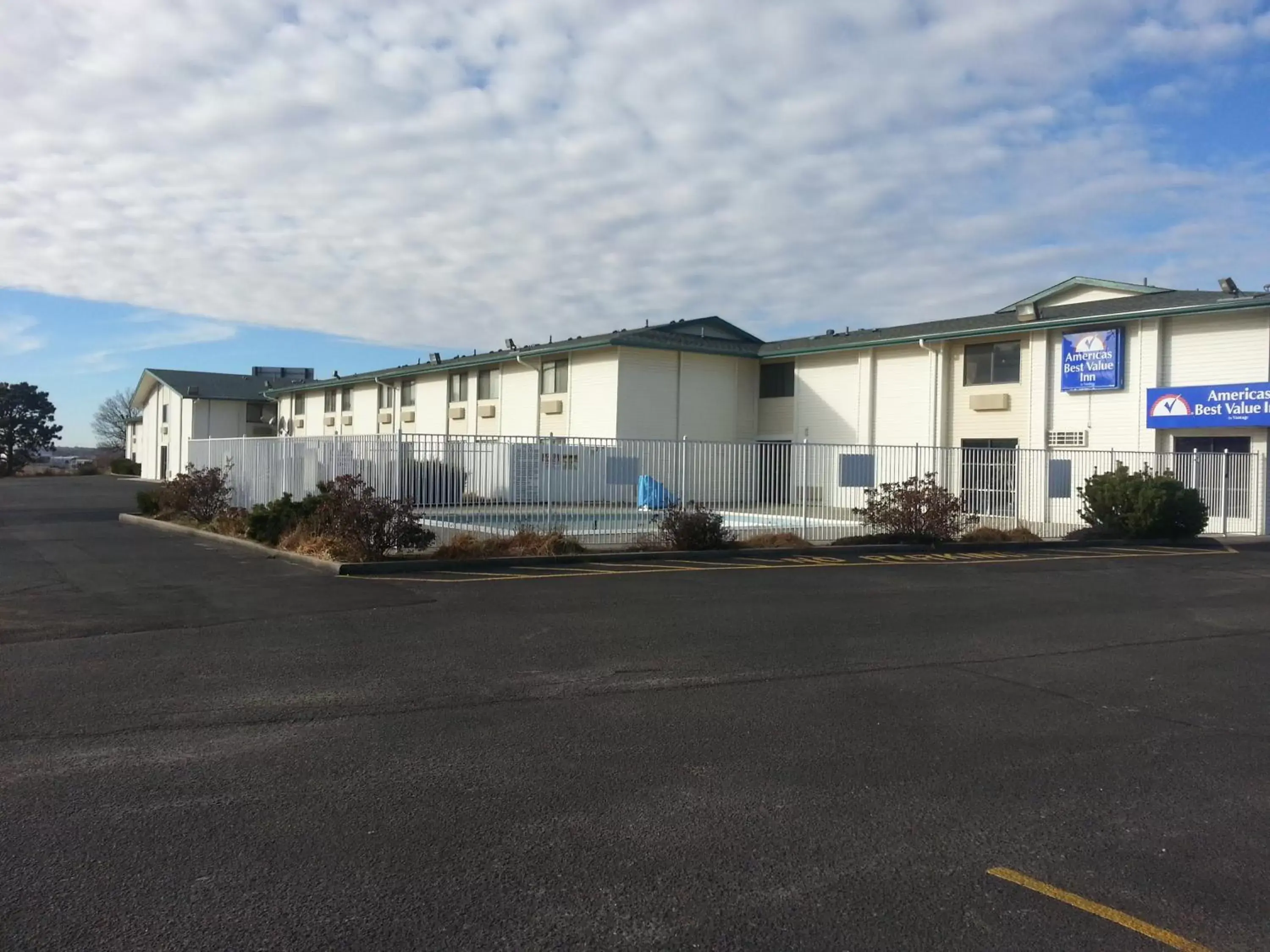 Street view, Property Building in Americas Best Value Inn - Lincoln Airport