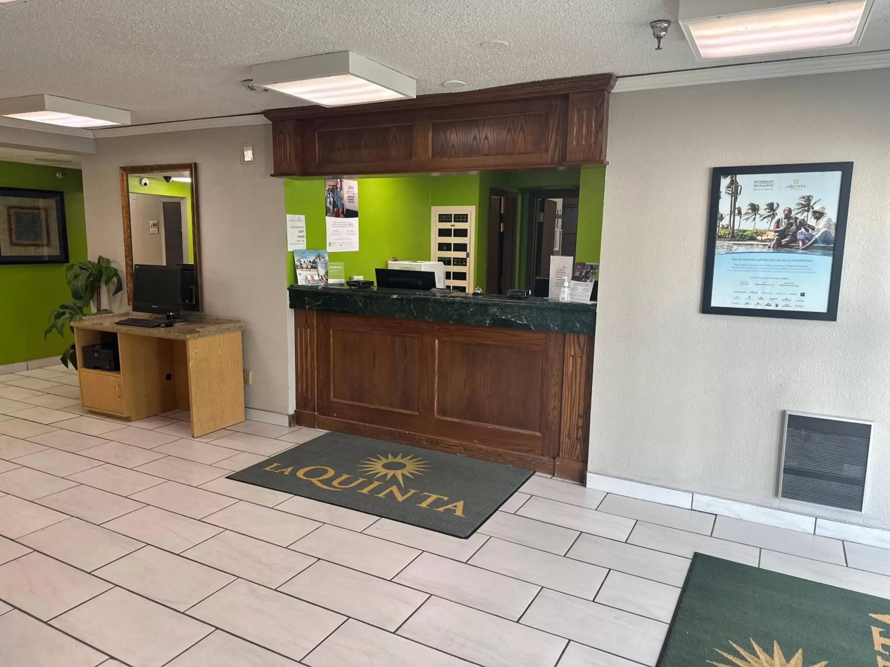 Lobby or reception, Lobby/Reception in La Quinta Inn by Wyndham Omaha Southwest