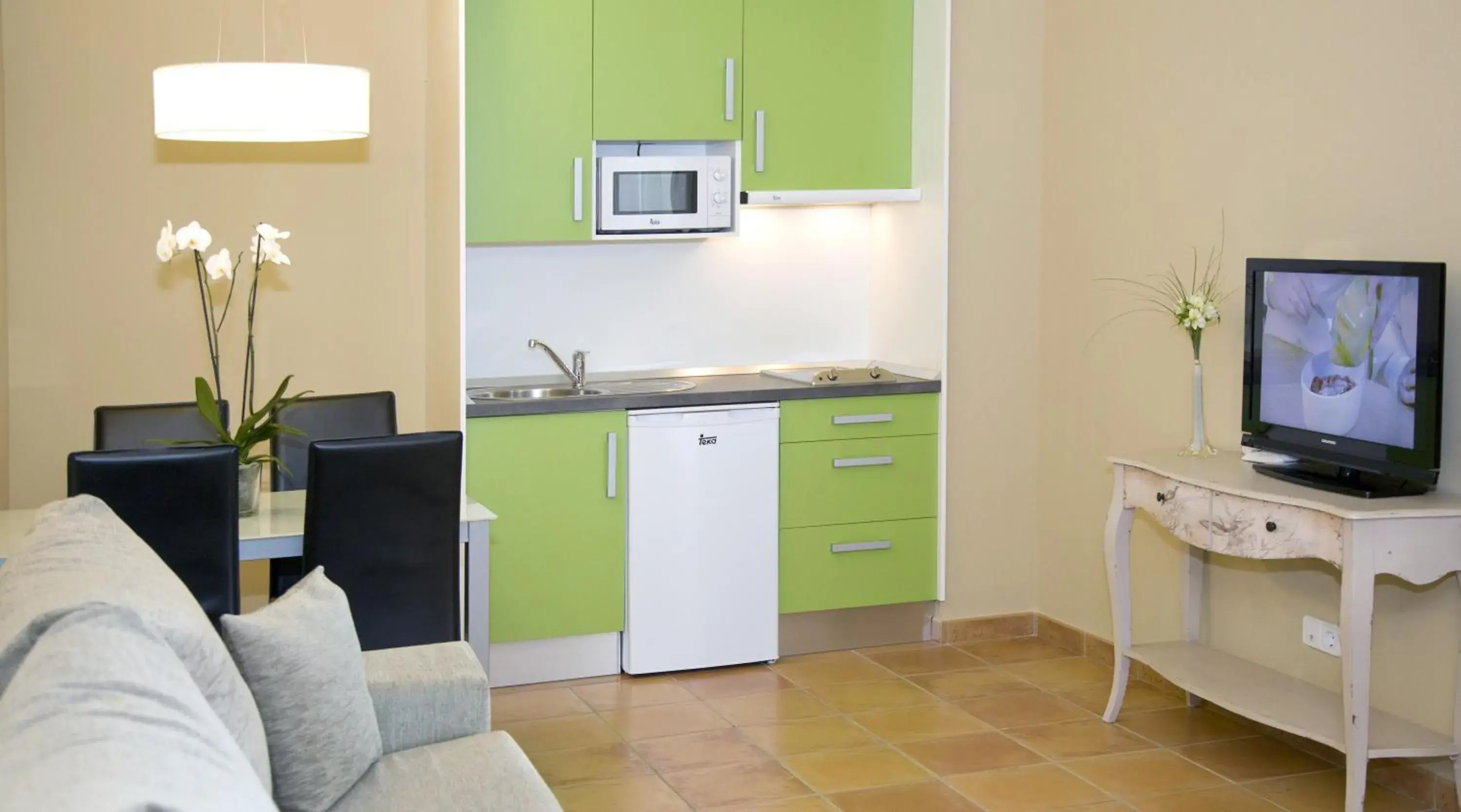 Photo of the whole room, Kitchen/Kitchenette in Hotel La Pergola Mallorca