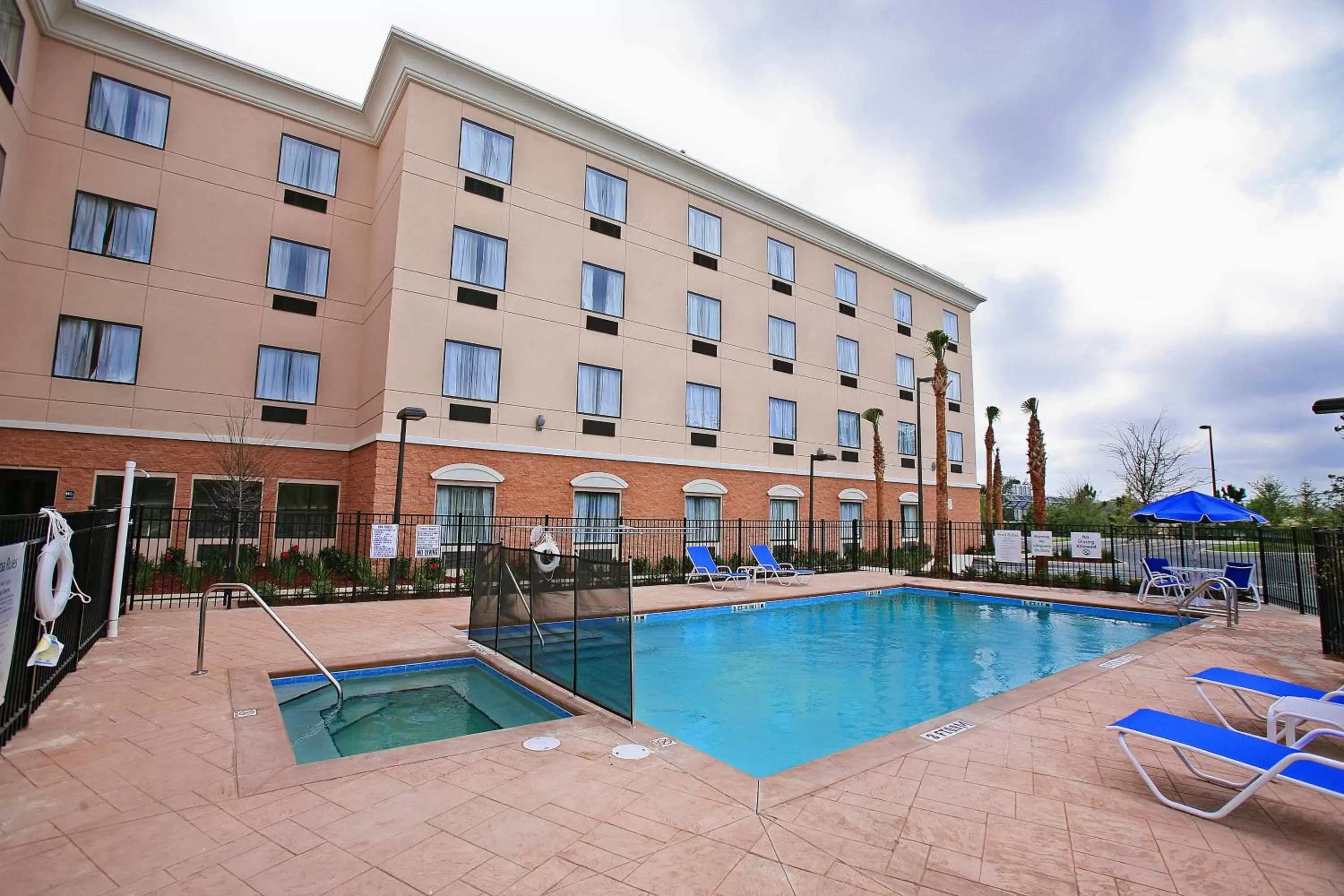 Swimming Pool in Holiday Inn Express Orlando-Ocoee East, an IHG Hotel